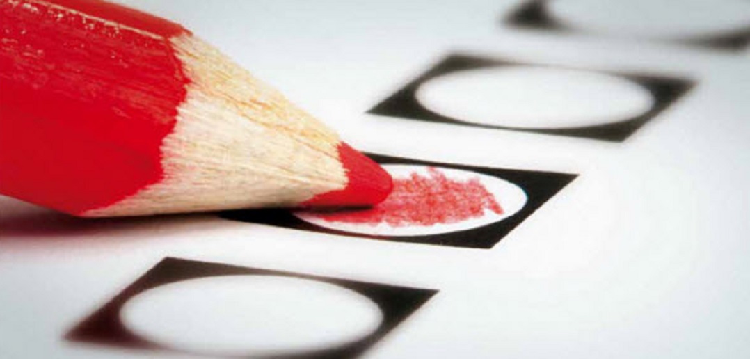 Gemeenteraad Medemblik tijdens raadsvergadering over participatie en referendum