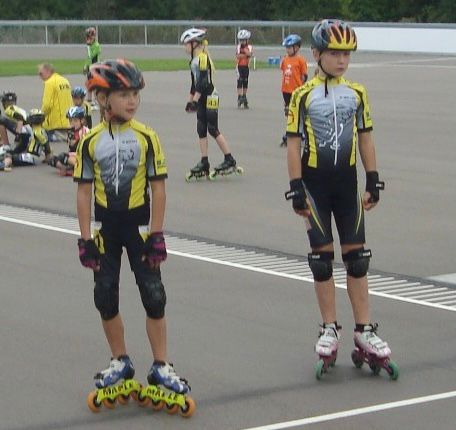 Jeugdleden van Radboud Inline Skating trainen binnen tijdens de winter