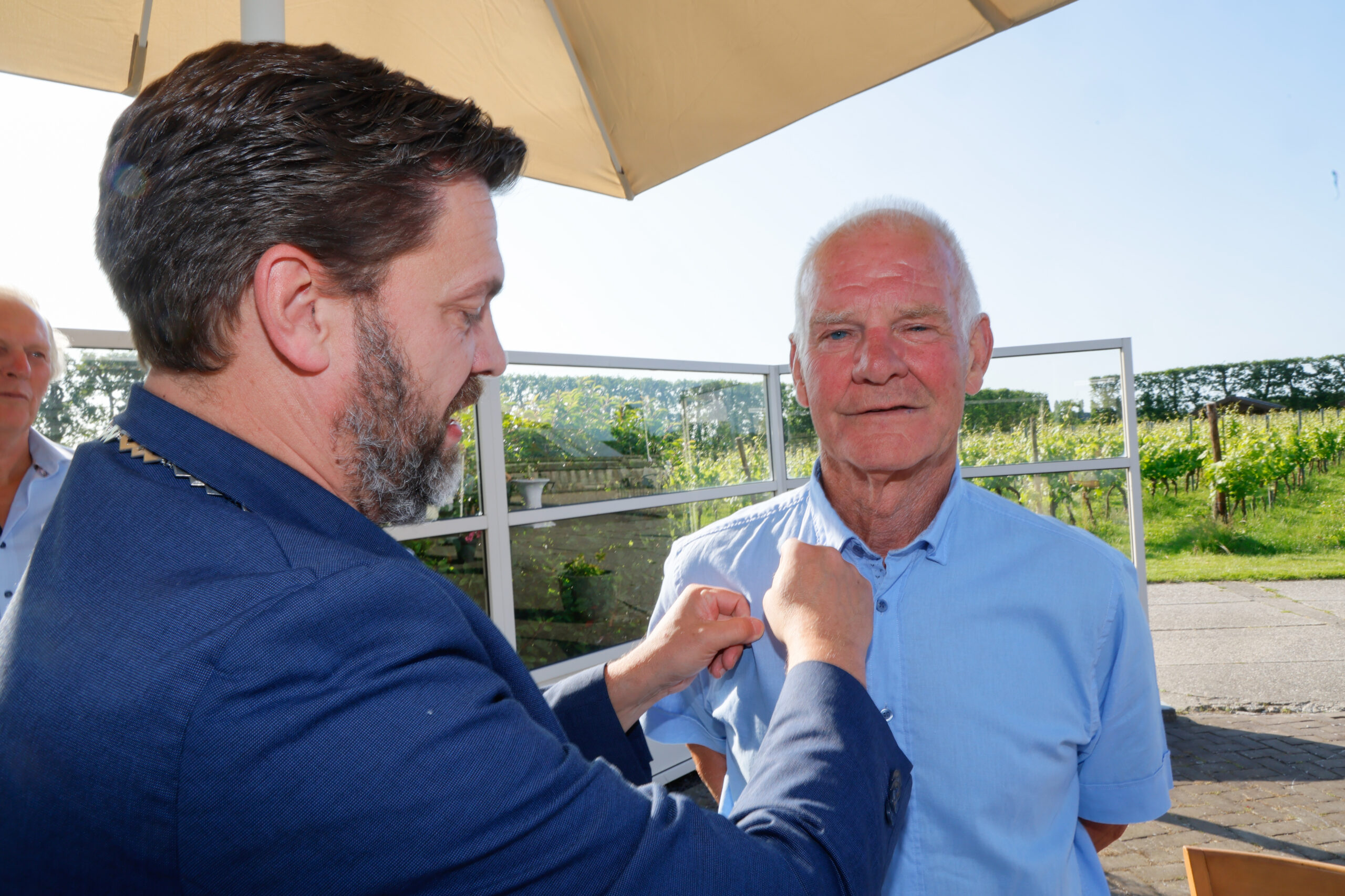 Jan Karsten uit Nibbixwoud is onderscheiden met een gemeentelijke waarderingsspeld.