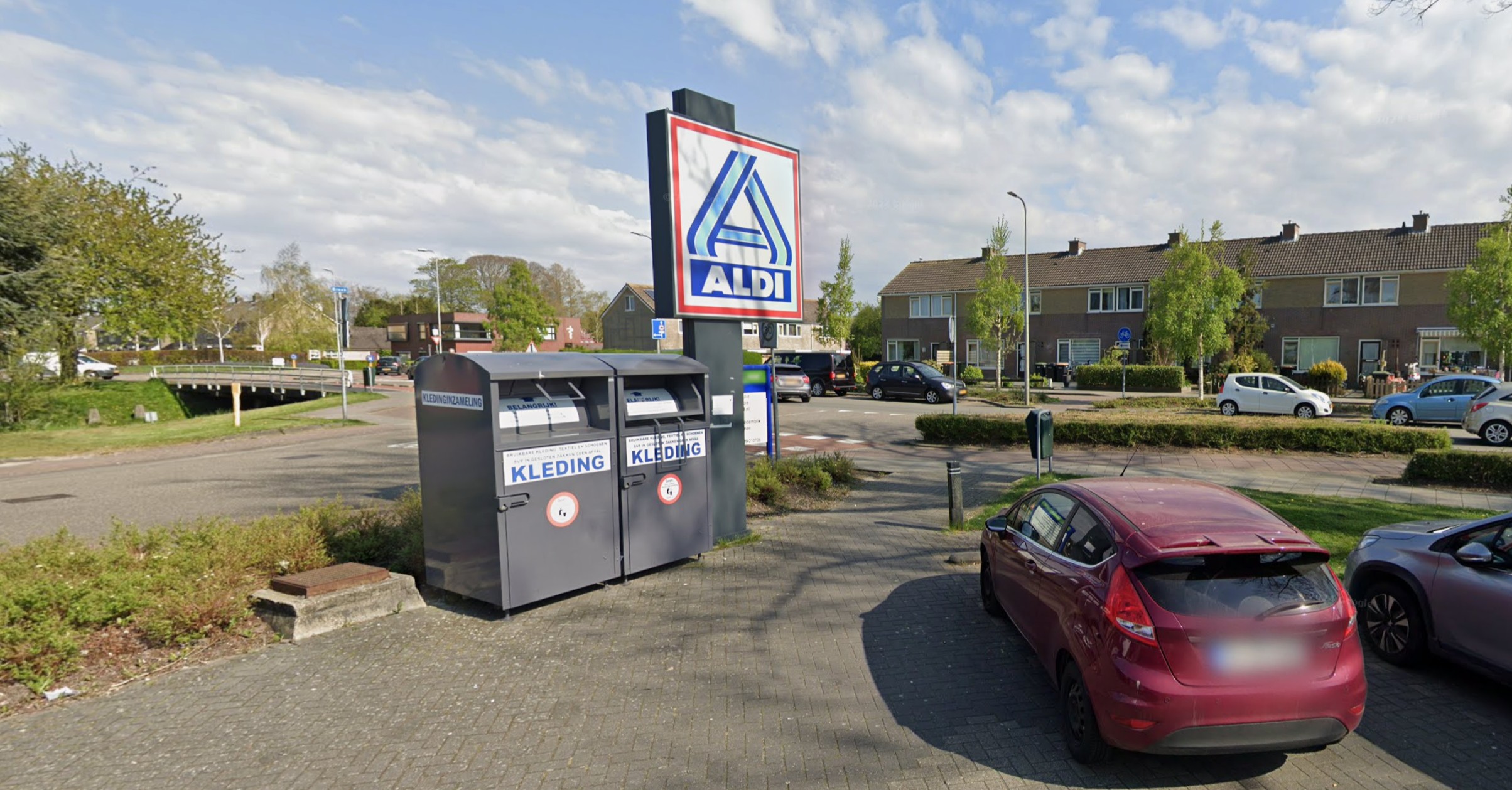 Niet alleen in Hoorn, maar ook in Medemblik staan kledingcontainers die niet doen wat ze beloven