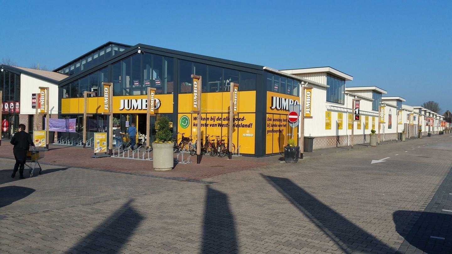 Winkelgebied Zwaagdijk-Oost waar tweede ontsluitingsweg is afgewezen door provincie.