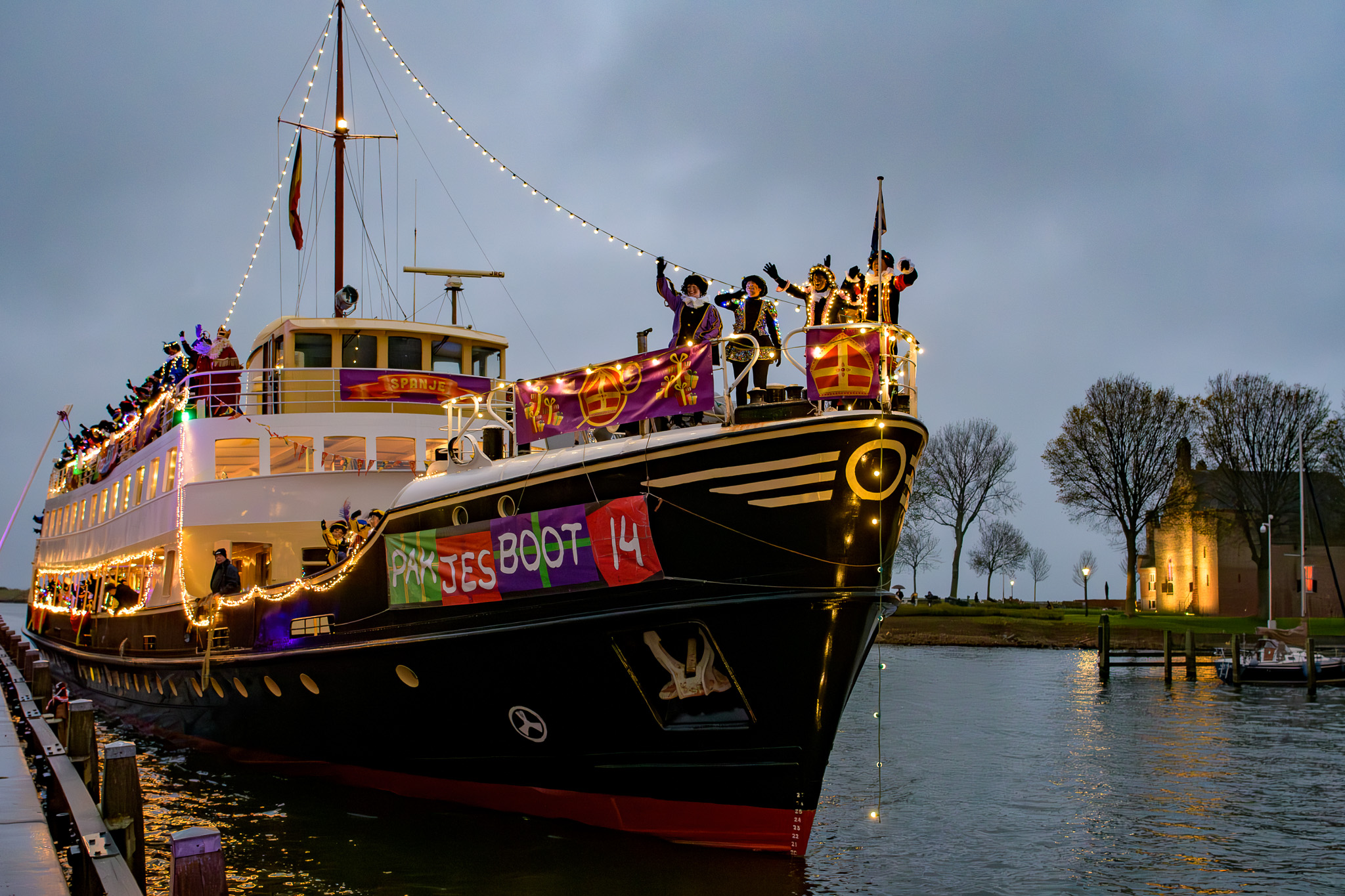 Intocht Sinterklaas Medemblik 2025 met lichtjes, Muziek en Magie