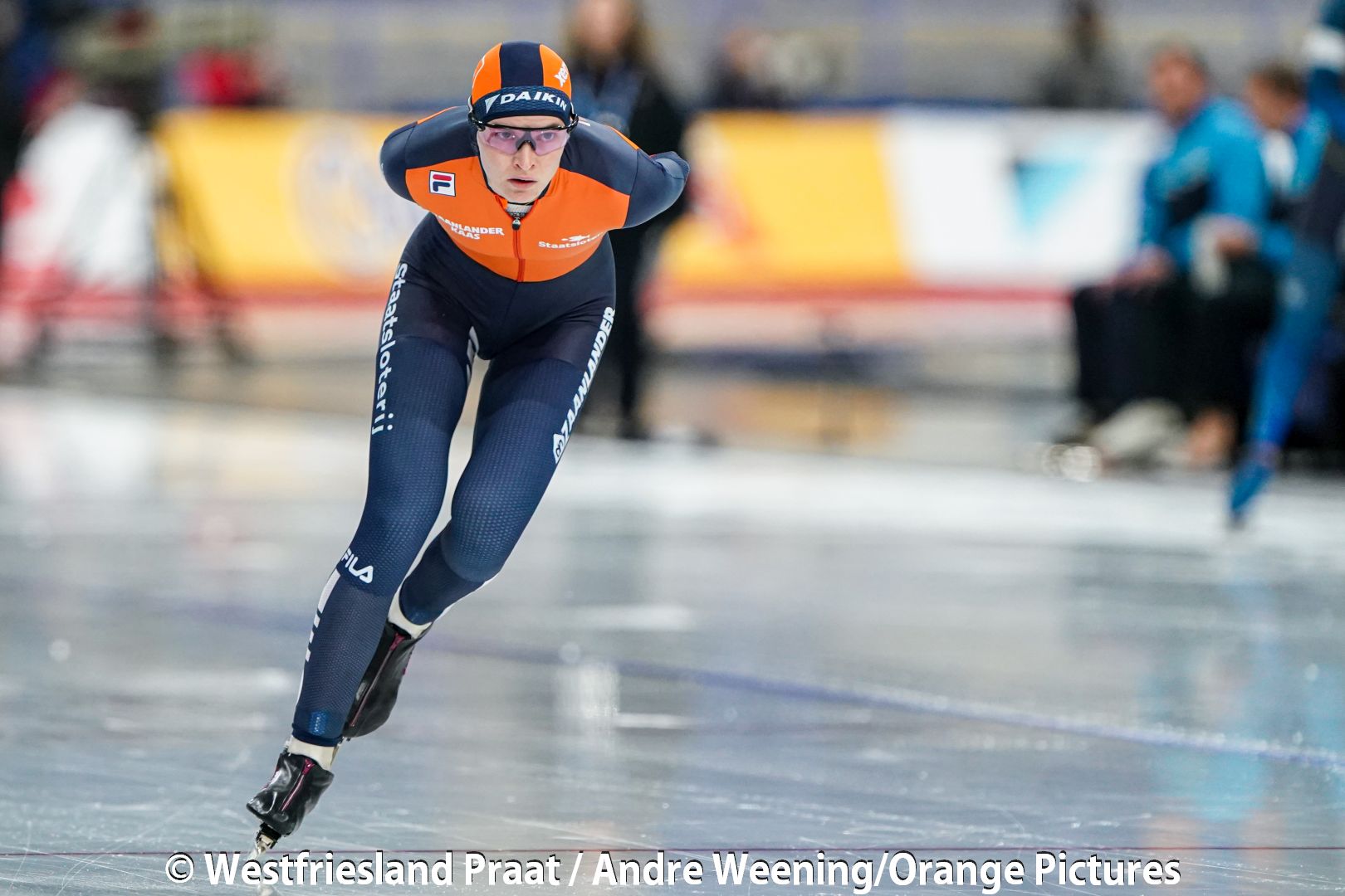 Schaatssters Nederlandse ploeg tijdens teleurstellende wereldbekerrace