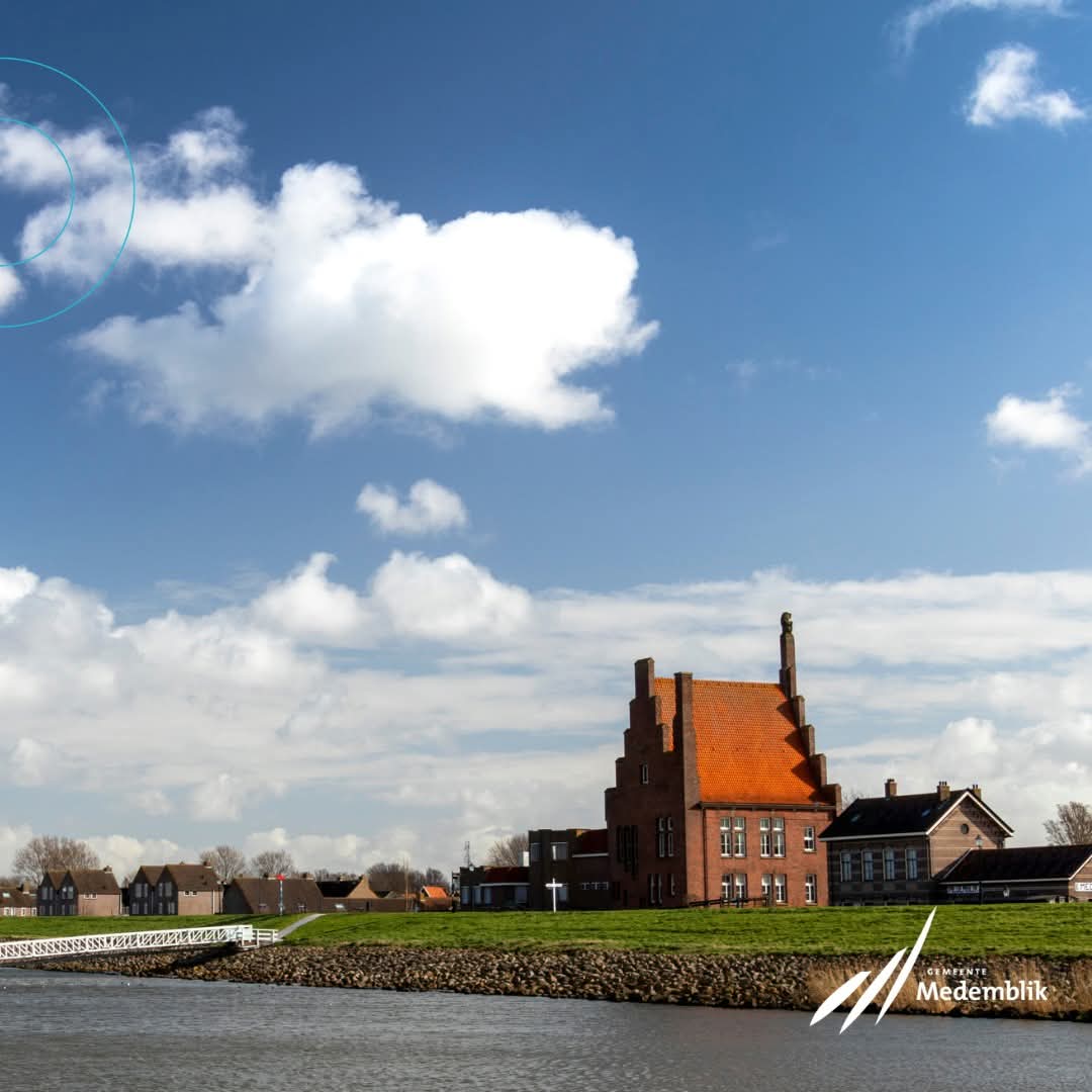 Bezoekers tijdens informatiemarkt Toekomst Stad Medemblik in De Muiter.