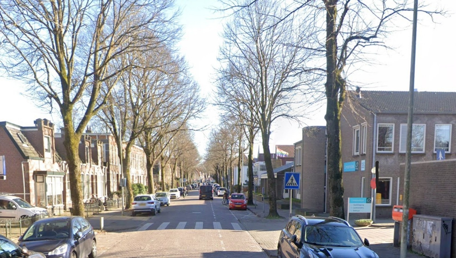 Koepoortsweg Hoorn met parkeervakken nabij verpleeghuis Lindendael
