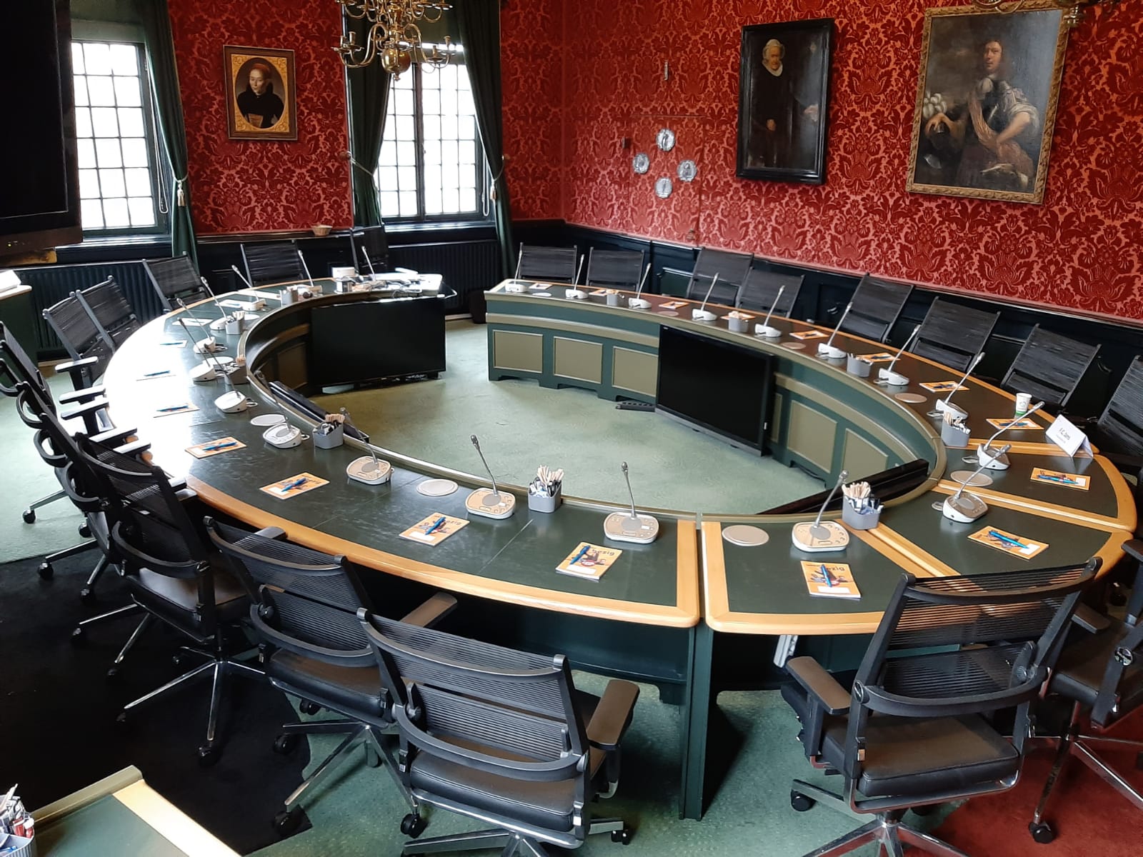 Logo van politieke partij Normaal Enkhuizen met slogan ‘Gezond verstand in de raad’ tijdens voorbereiding gemeenteraadsverkiezingen 2026