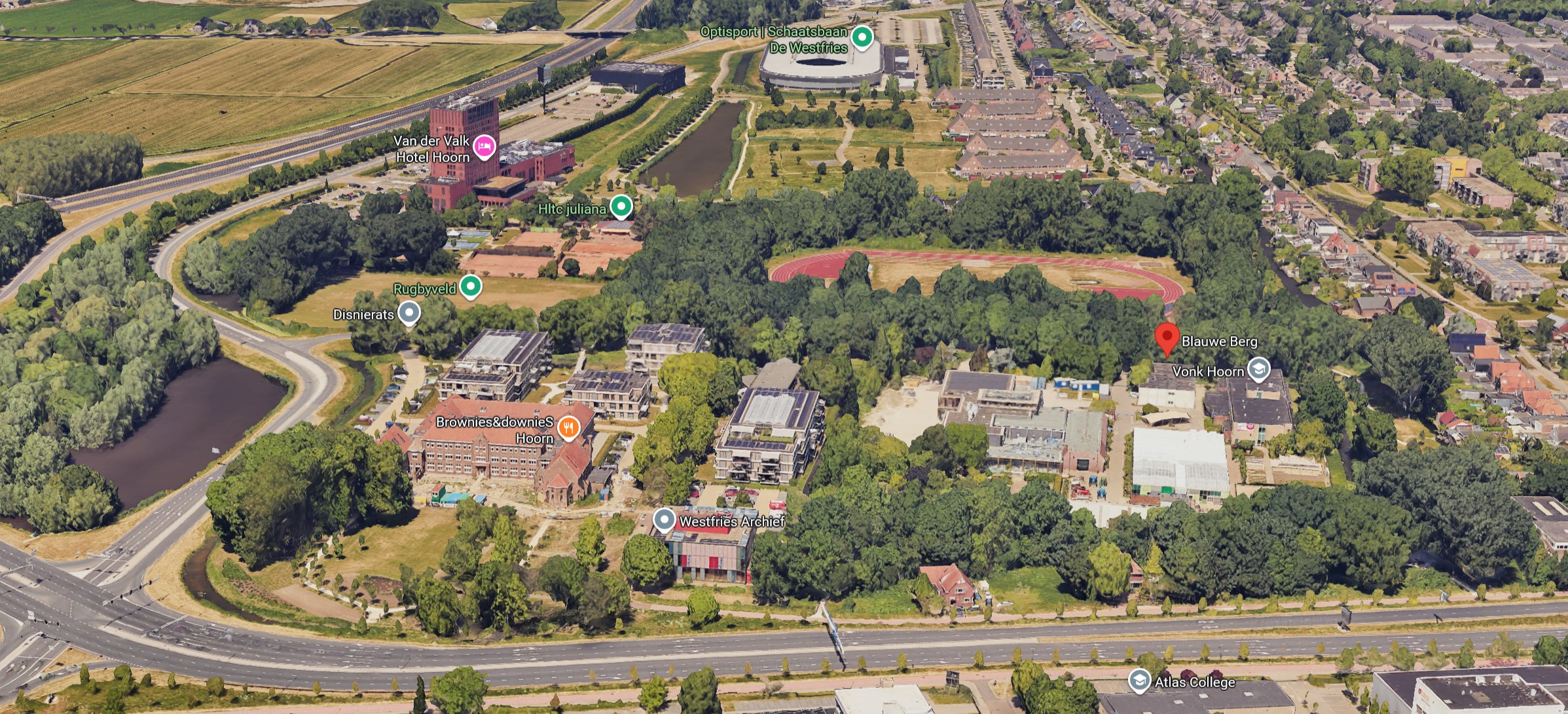 Locatie in de Blauwe Berg waar volgens bewoners een omheind hondenspeelveld had moeten komen.