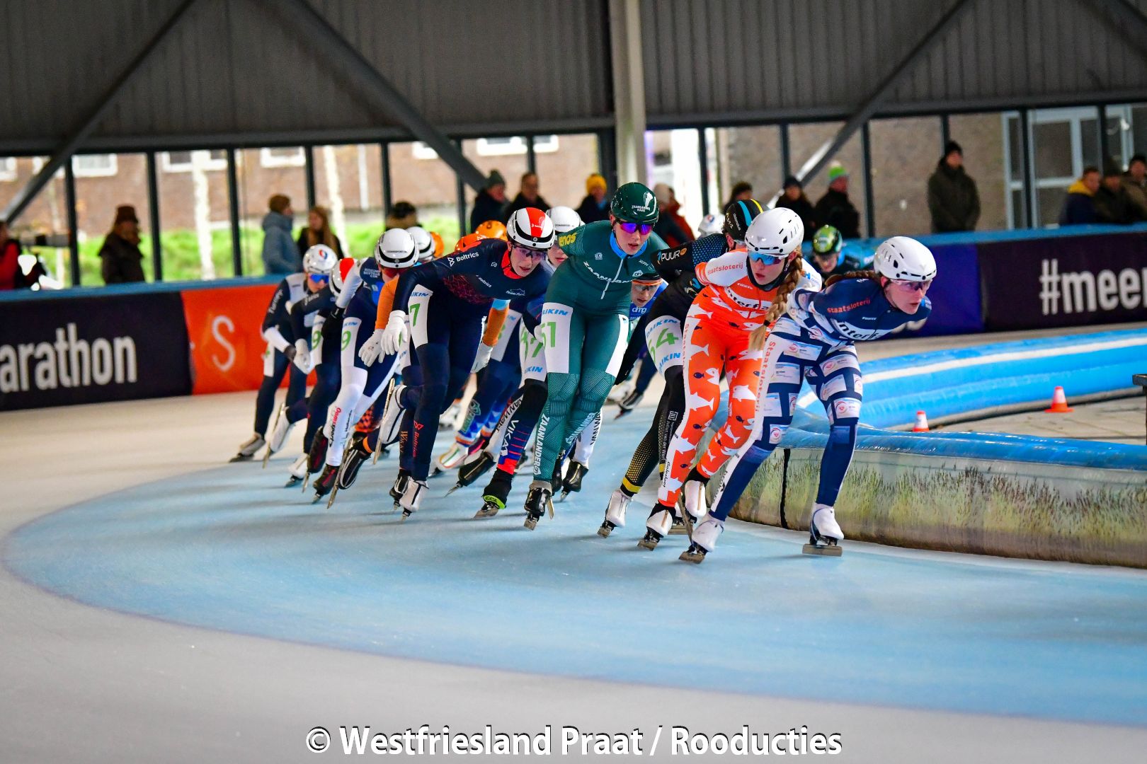 Schaatssters Puur ICT–BTZ in actie tijdens Vier van Noord-Holland