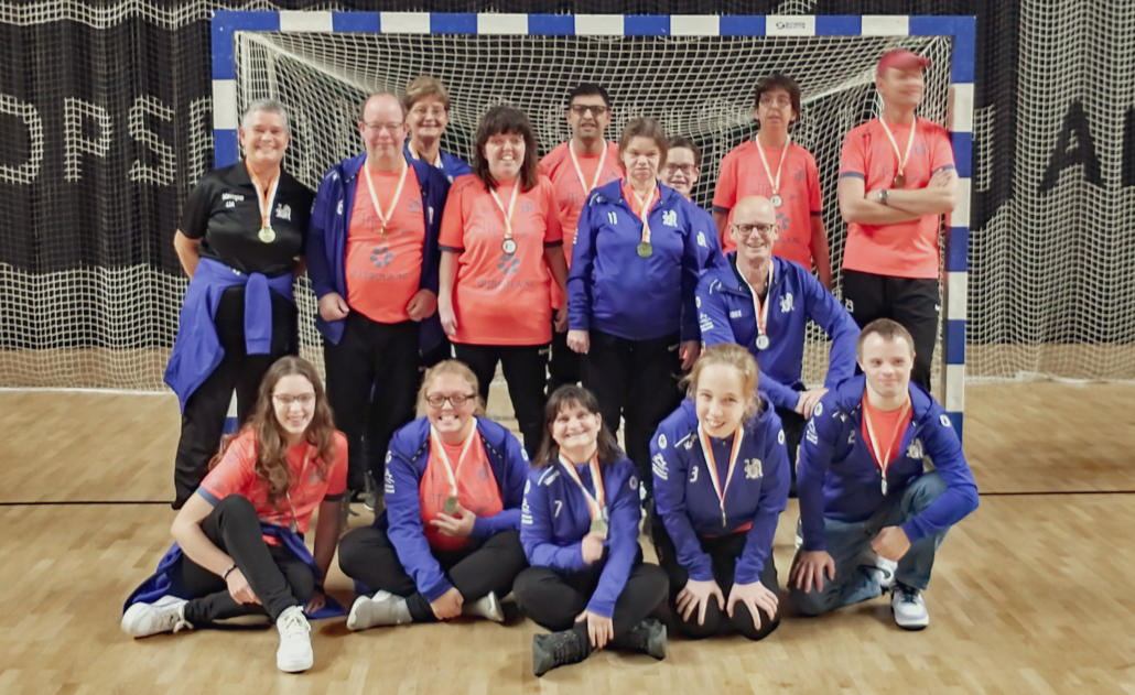 G-team Westfriesland SEW viert gedeeld goud bij Special Olympics handbal in Almere