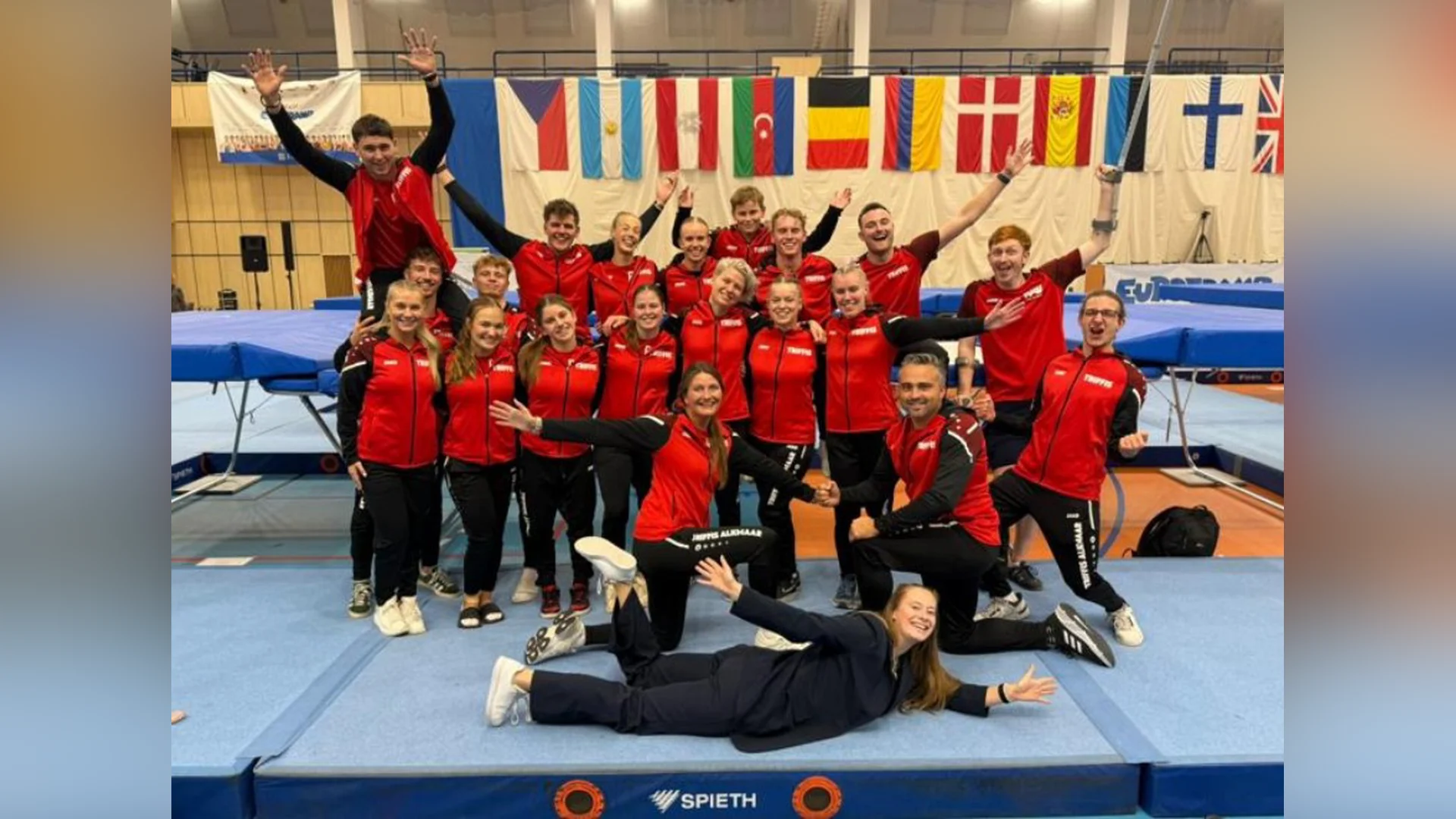 Trampolinespringer Jordy Mol uit Nibbixwoud in actie op de trampoline tijdens de Friendship Cup in Tsjechië