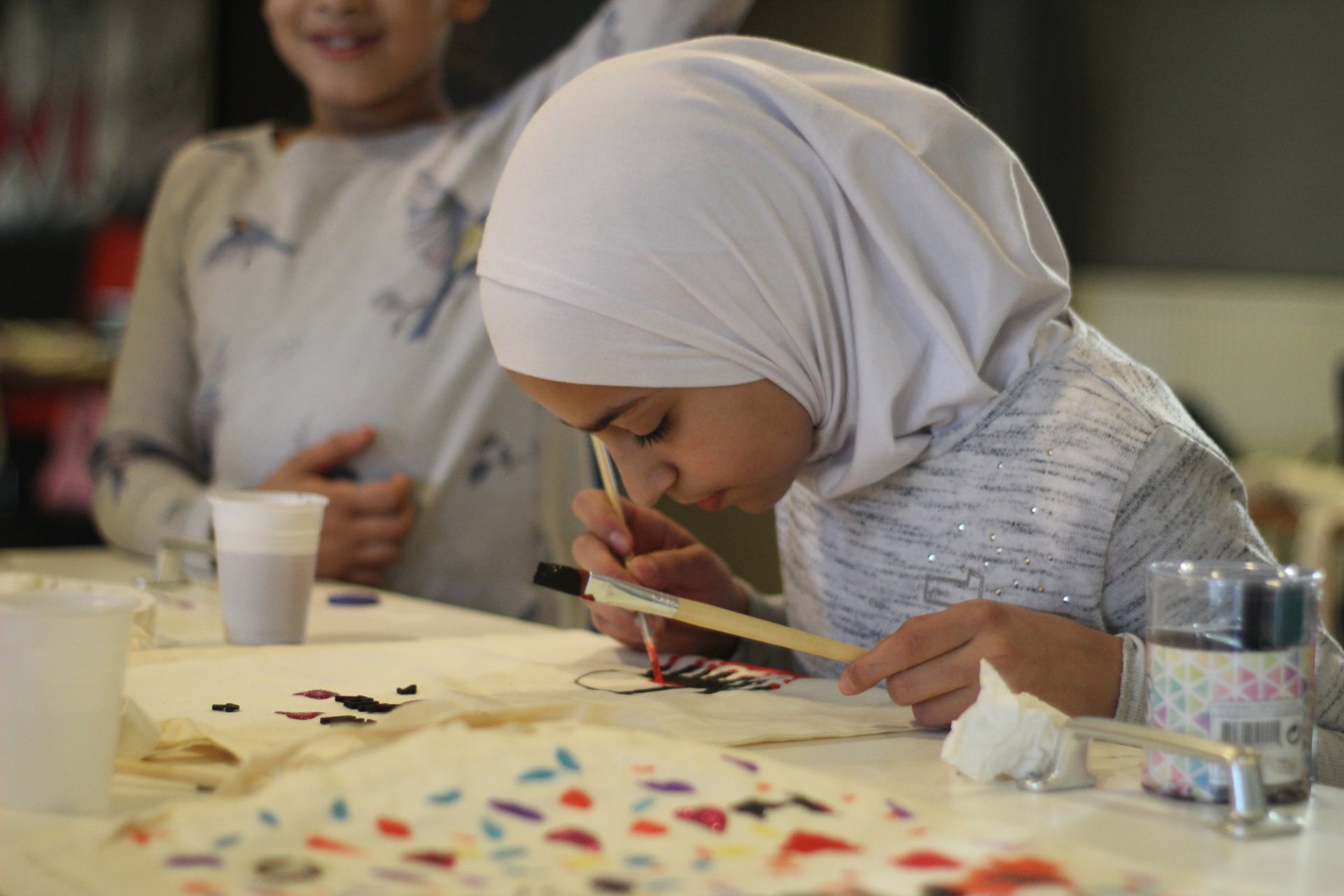 Kinderen van Kinderwerk Stichting Netwerk schitteren op het podium tijdens de kerstmusical in Hoorn.