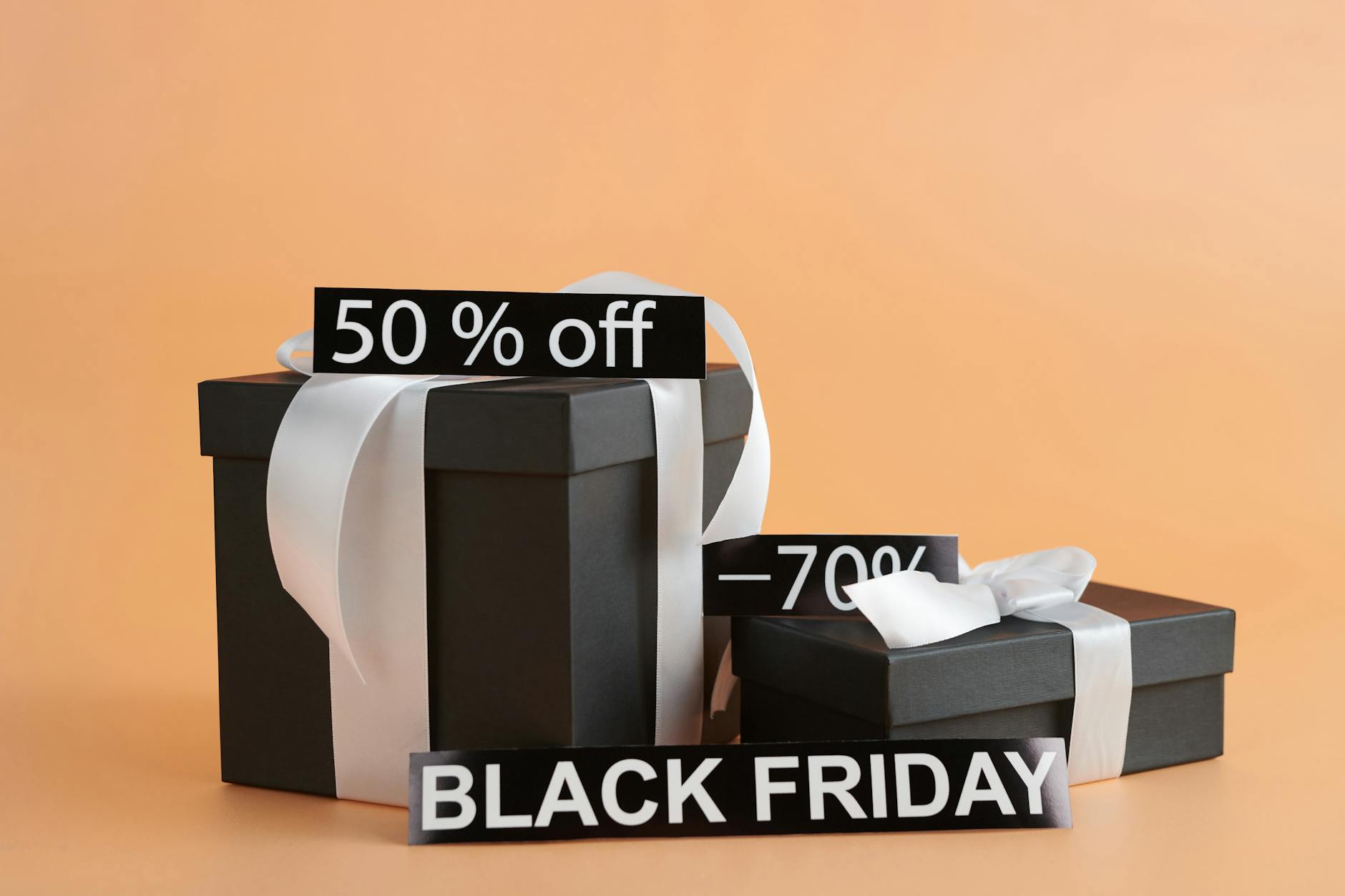 Consumenten wantrouwen Black Friday-kortingen door prijsstijgingen en ACM-regels.