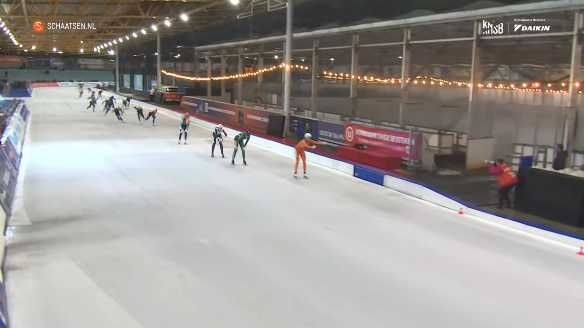 Marathonpeloton dames op zwaar ijs De Uithof Den Haag