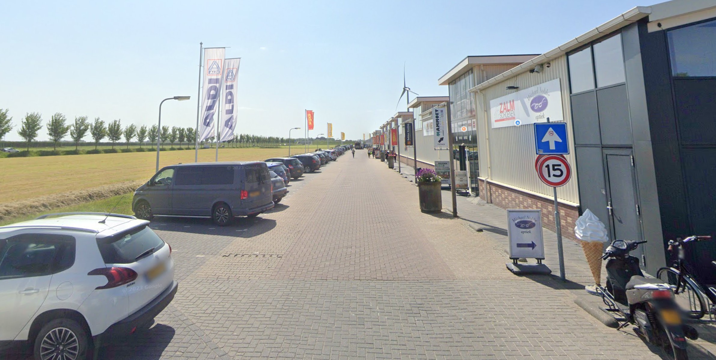 Verkeerssituatie bij Winkelhart Zwaagdijk in Medemblik