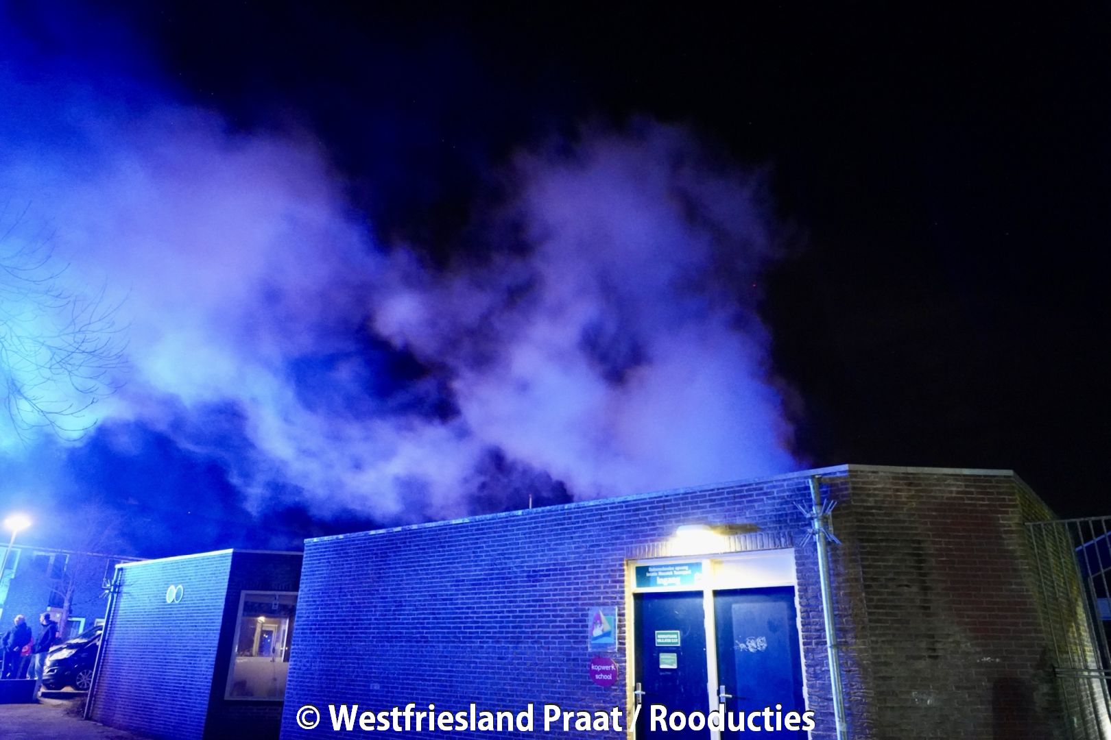 Brandweer blust buitenbrand bij basisschool Het Mozaïek