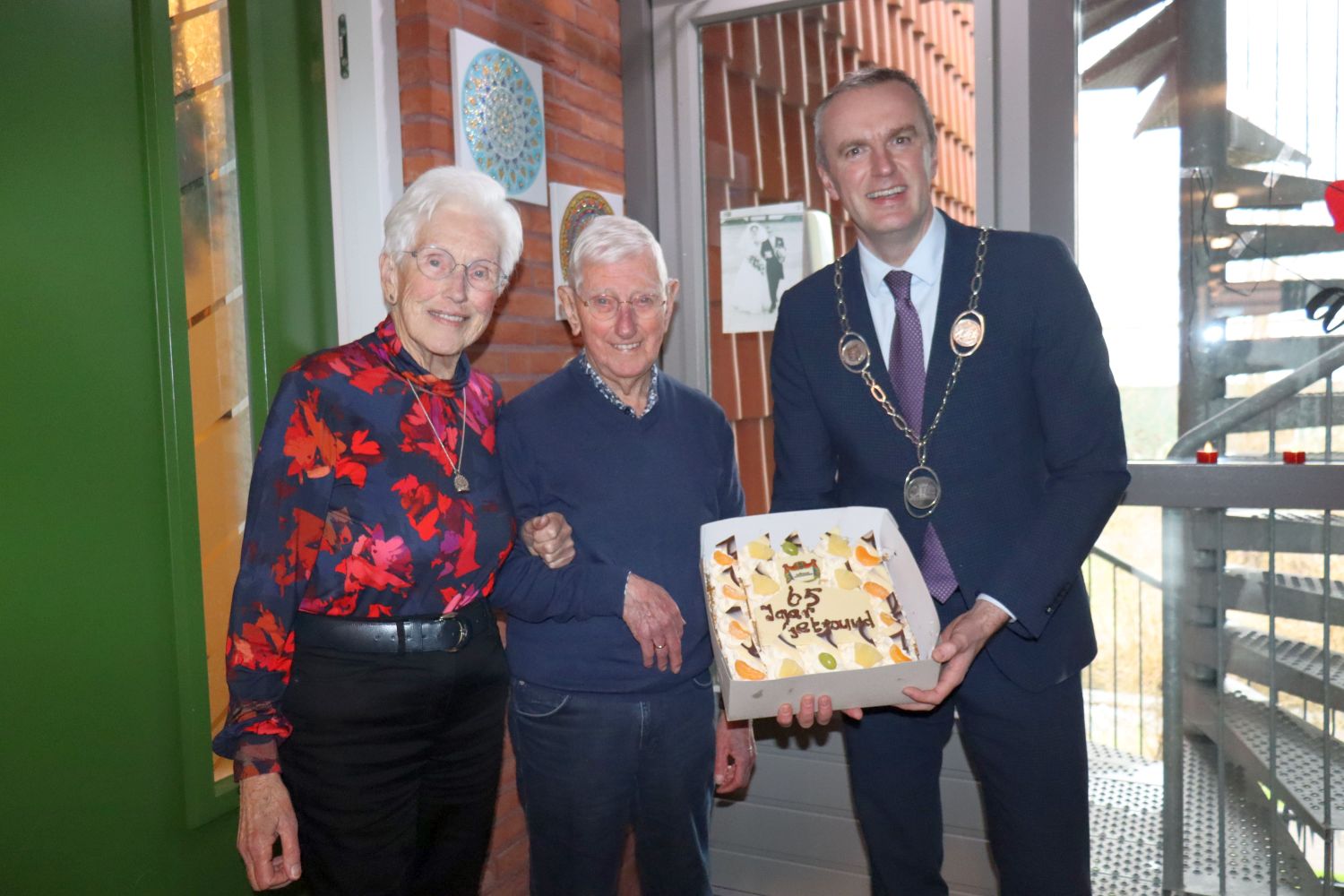 Echtpaar Bakker-Vreugdenhil ontvangt burgemeester voor 65-jarig huwelijksjubileum
