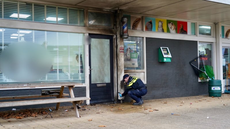 Politieonderzoek na explosie bij bedrijfspand aan het Boerhaaveplein in Bovenkarspel