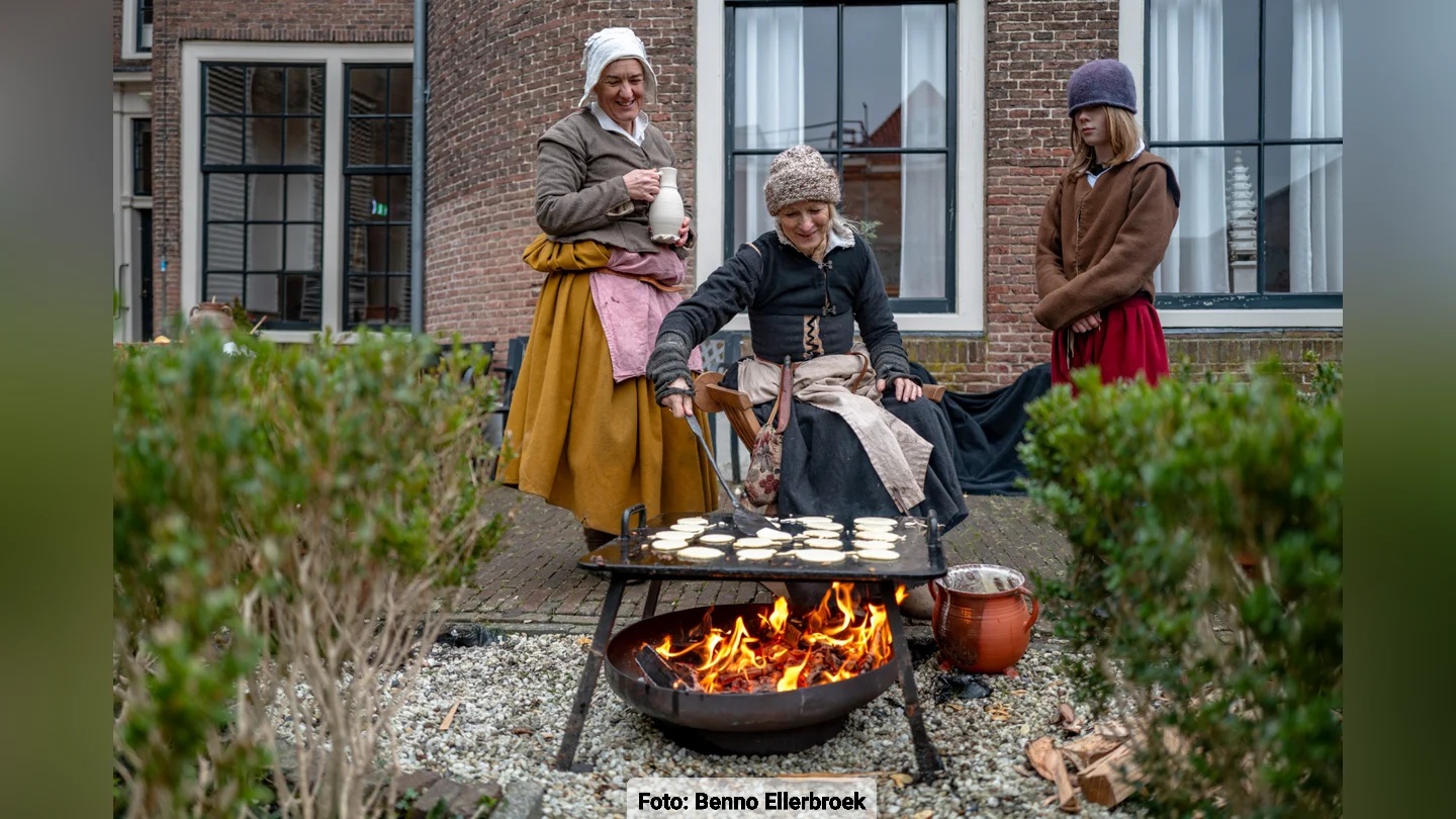 Historische Winterwandeling met zeventiende-eeuwse markt in de binnenstad van Hoorn