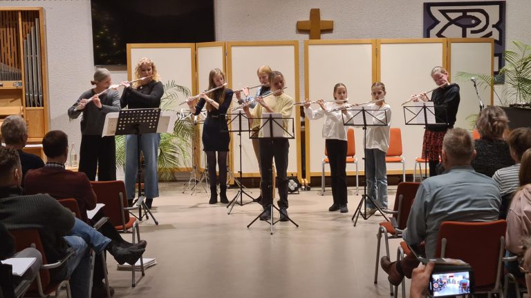 Wethouder Idso Brouwer bezoekt uitvoering van de Muziekunie in Hoogkarspel