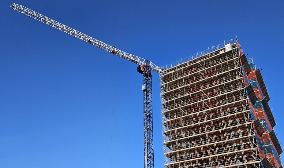 Luchtfoto van nieuwe woonwijk in aanbouw in Noord-Holland.