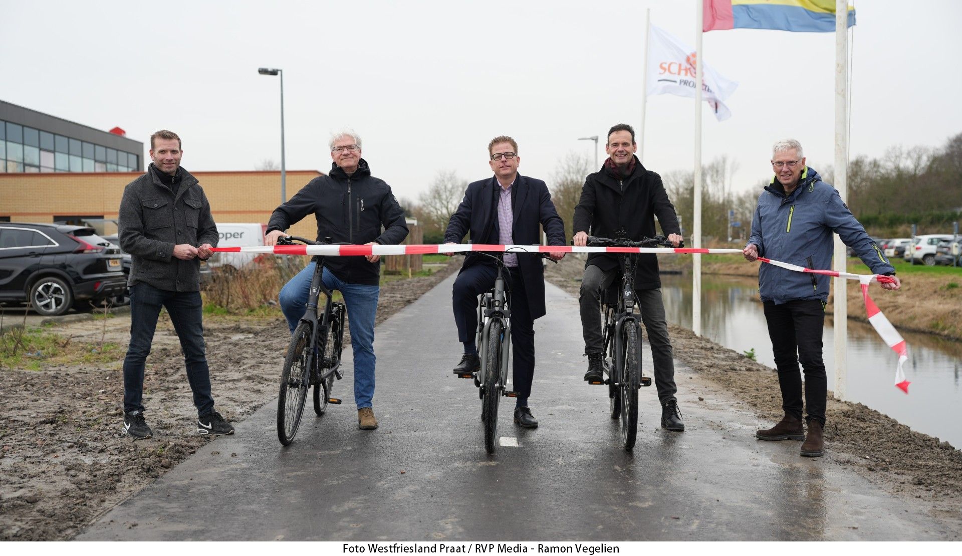 Opening van het nieuwe fietspad en de fietsbrug langs de N241 richting bedrijventerrein De Veken in Opmeer.