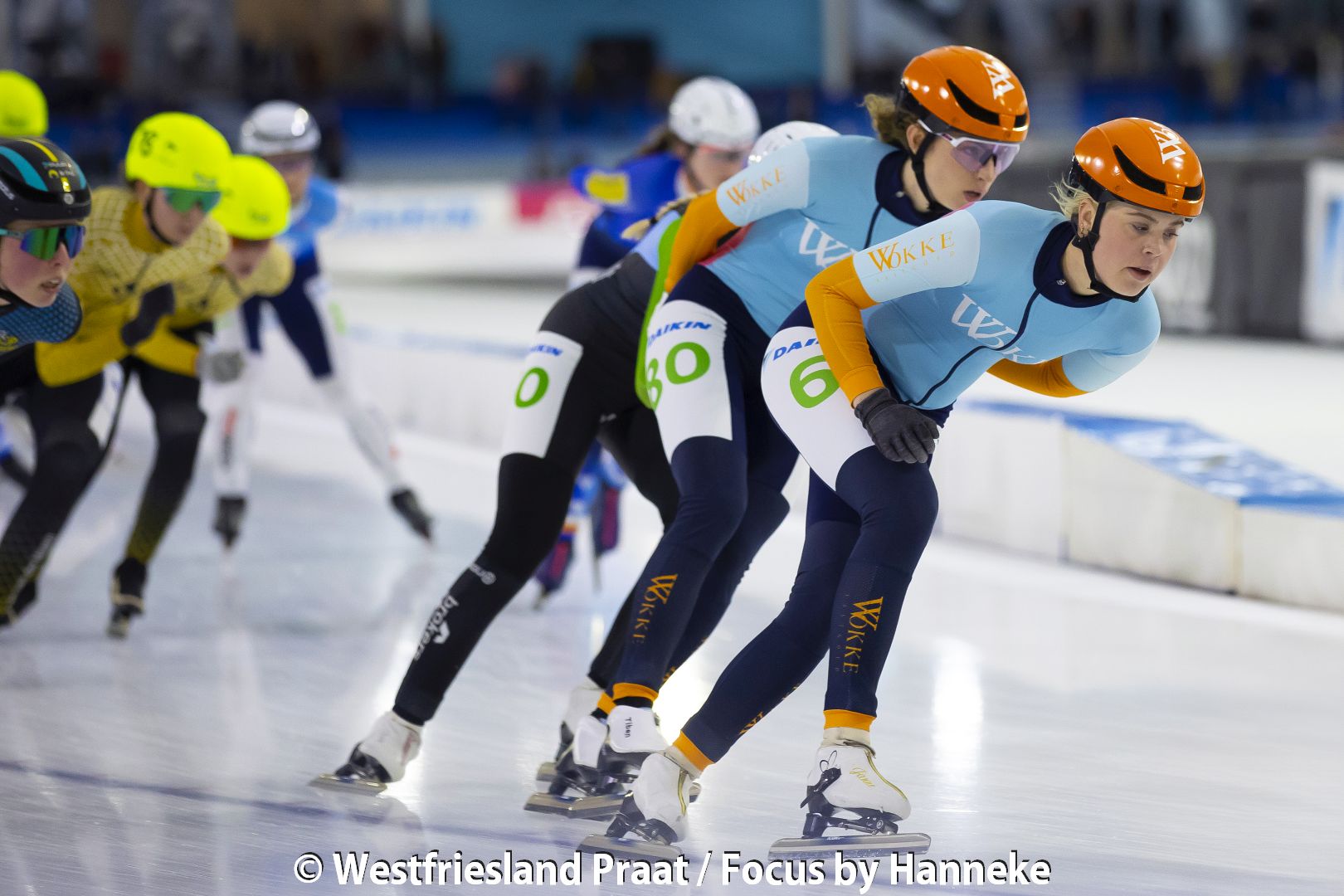 Evi Gelling wint solo de marathon tijdens de Daikin Marathon Cup in Alkmaar op ijsbaan De Meent