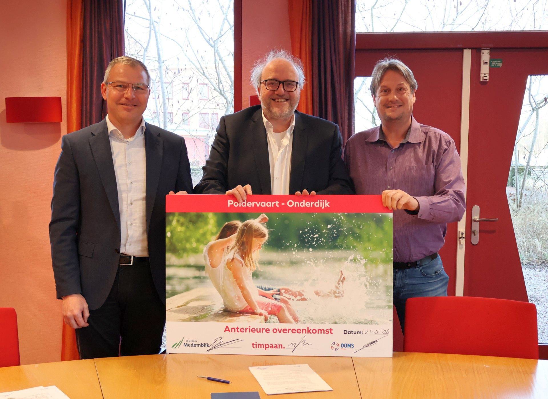Ondertekening anterieure overeenkomst Poldervaart in Onderdijk door gemeente en ontwikkelaars
