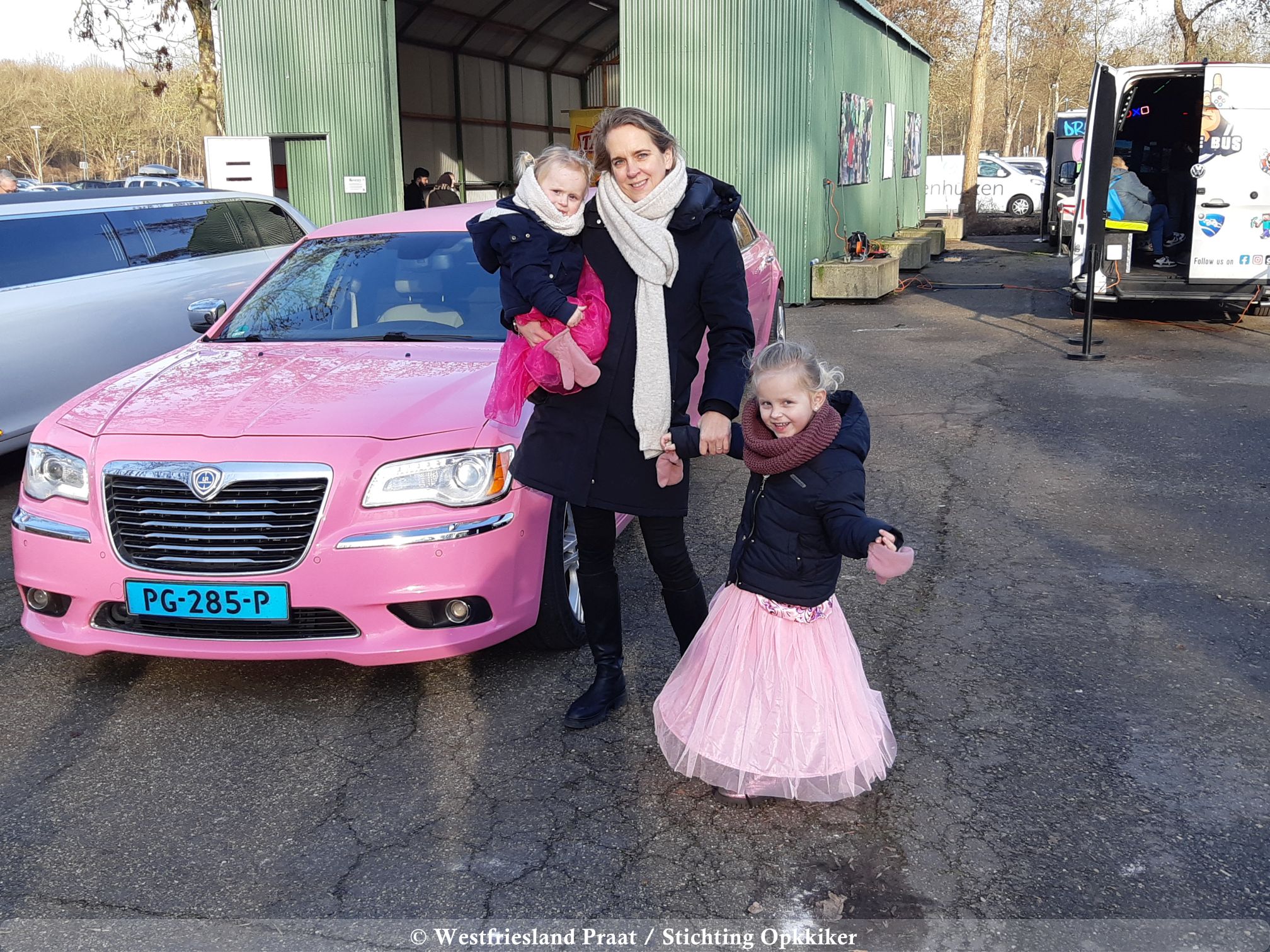 Opkikkerdag van Stichting Opkikker met gezin op de rode loper