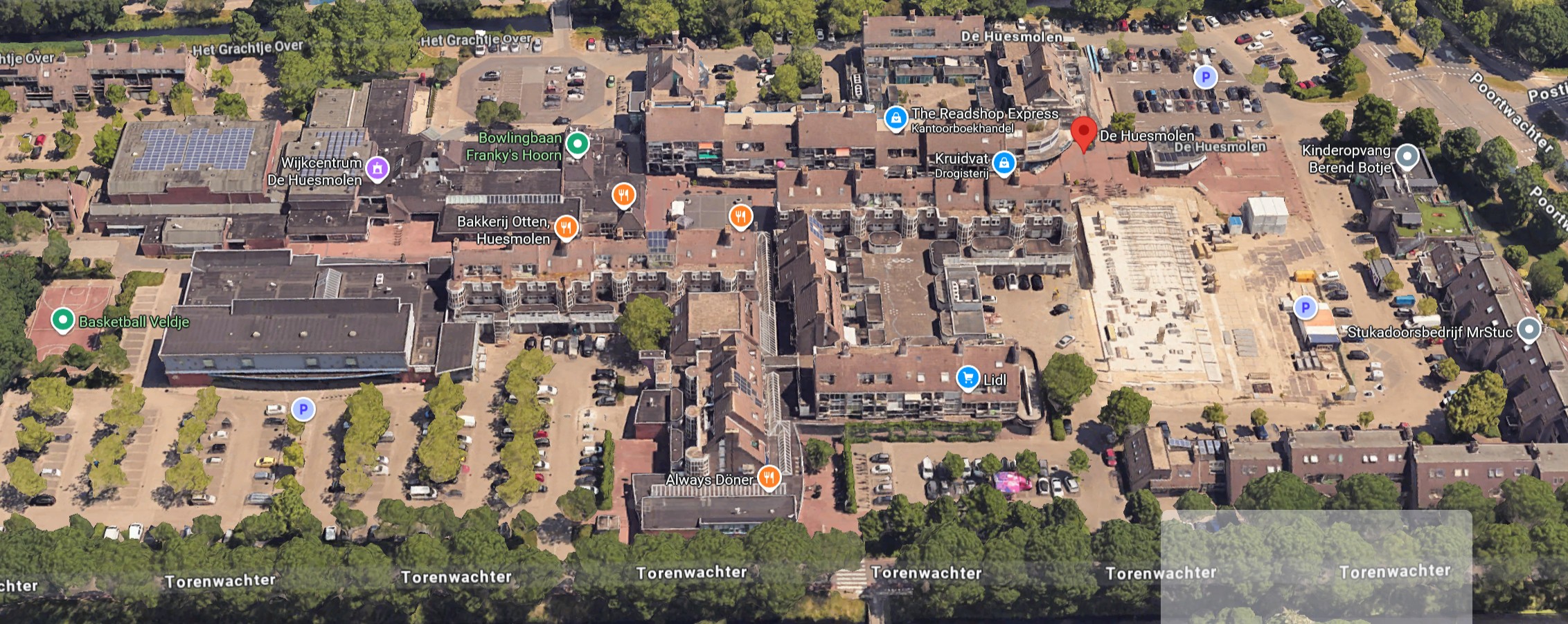 Winkelgebied De Huesmolen in Hoorn met het voormalige Vershoorn-pand