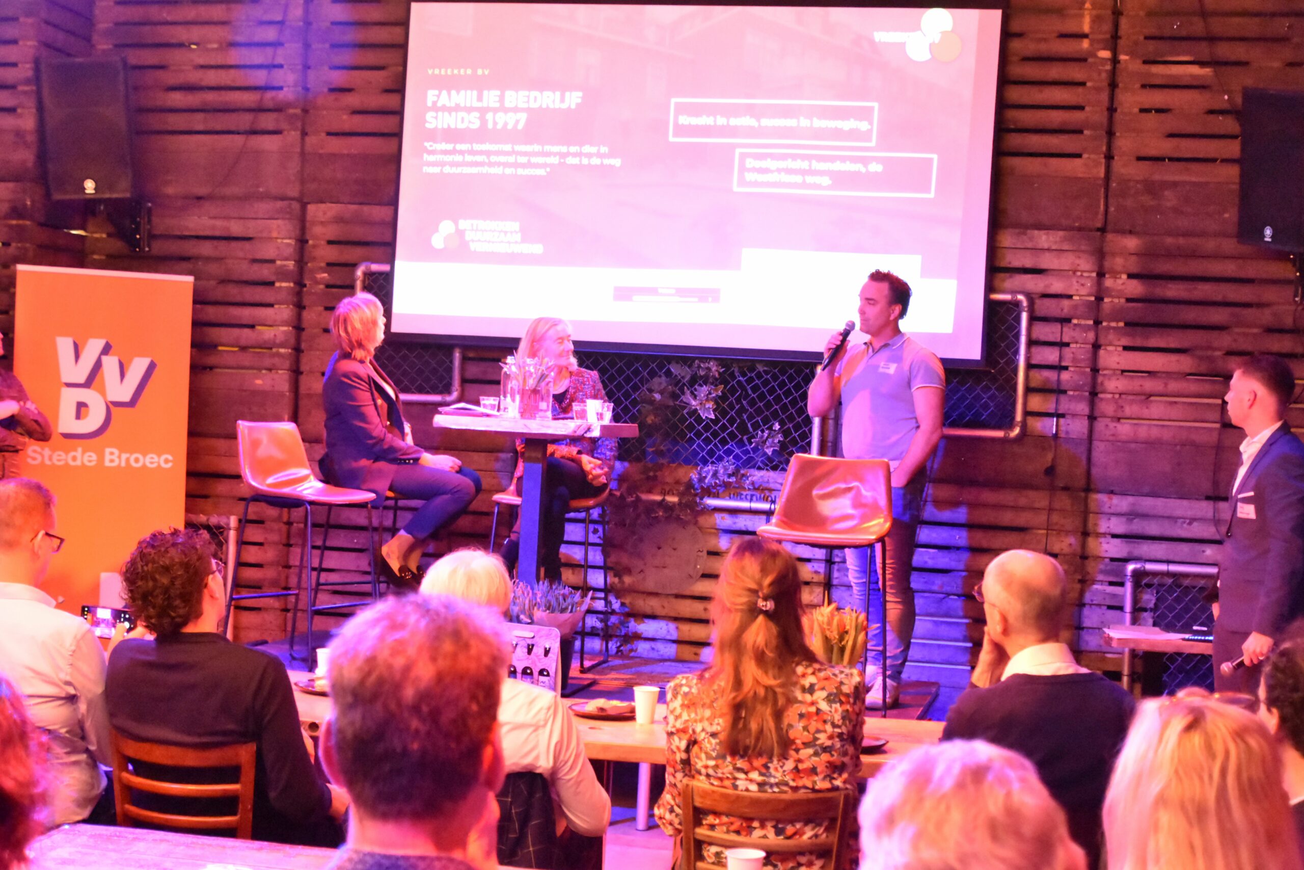 Politiek Café van VVD Stede Broec in Café De Paus in Lutjebroek