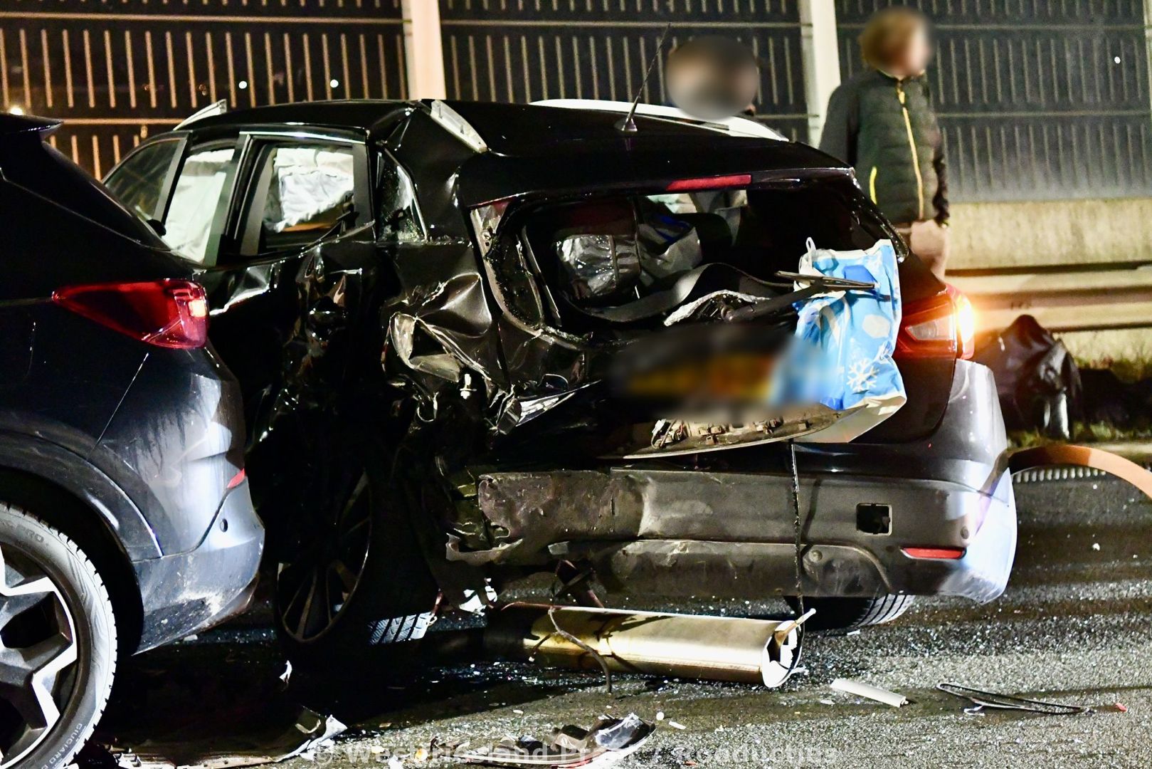 Hulpdiensten en ambulances bij ongeval op de N307 Westfrisiaweg bij Zwaag.