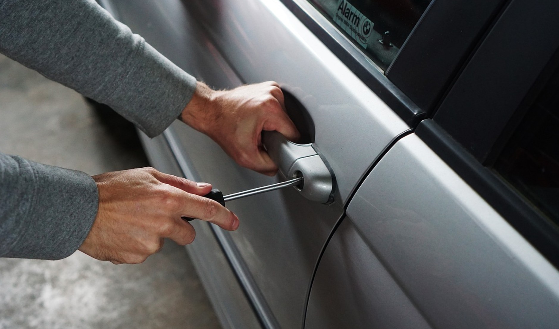 Politie onderzoekt auto-inbraak in Hoorn in 2025