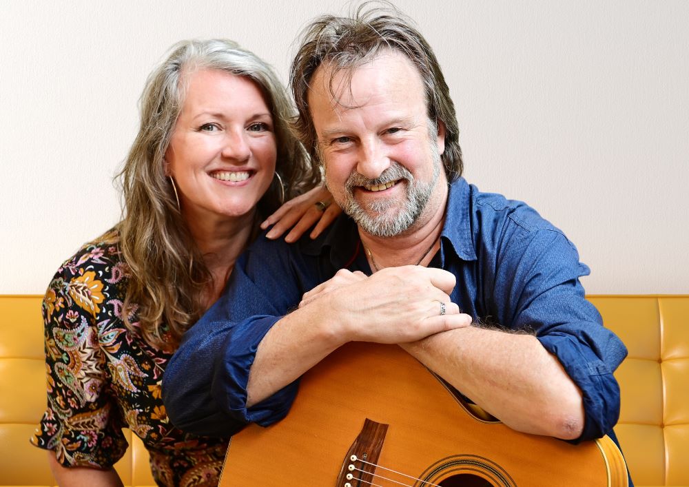 Botman & Van Vleuten tijdens een intiem vertelconcert in Theaterkerk Wadway