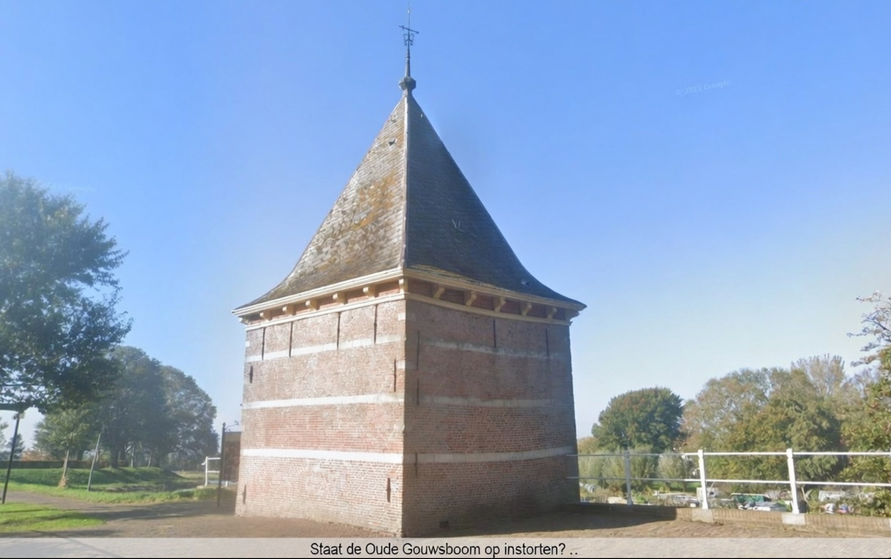 De Waterpoort Oude Gouwsboom aan de Vest en het Handvastwater in Enkhuizen