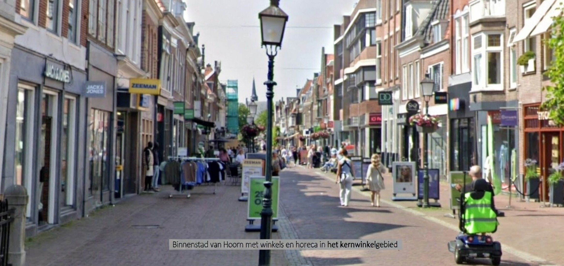 Binnenstad van Hoorn met winkels en horeca in het kernwinkelgebied