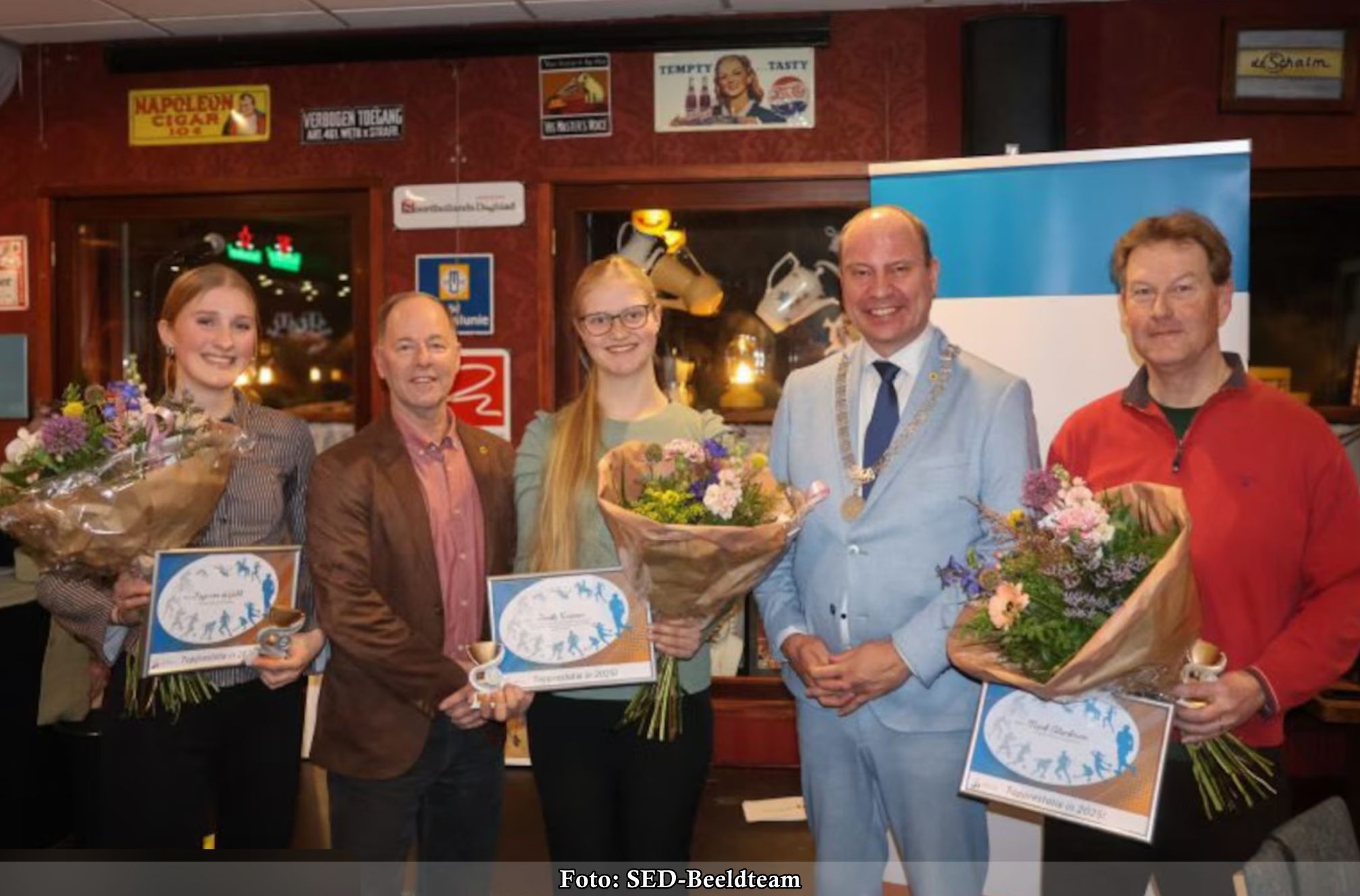 Huldiging van lokale sportkampioenen tijdens de nieuwjaarsreceptie van de gemeente Drechterland.