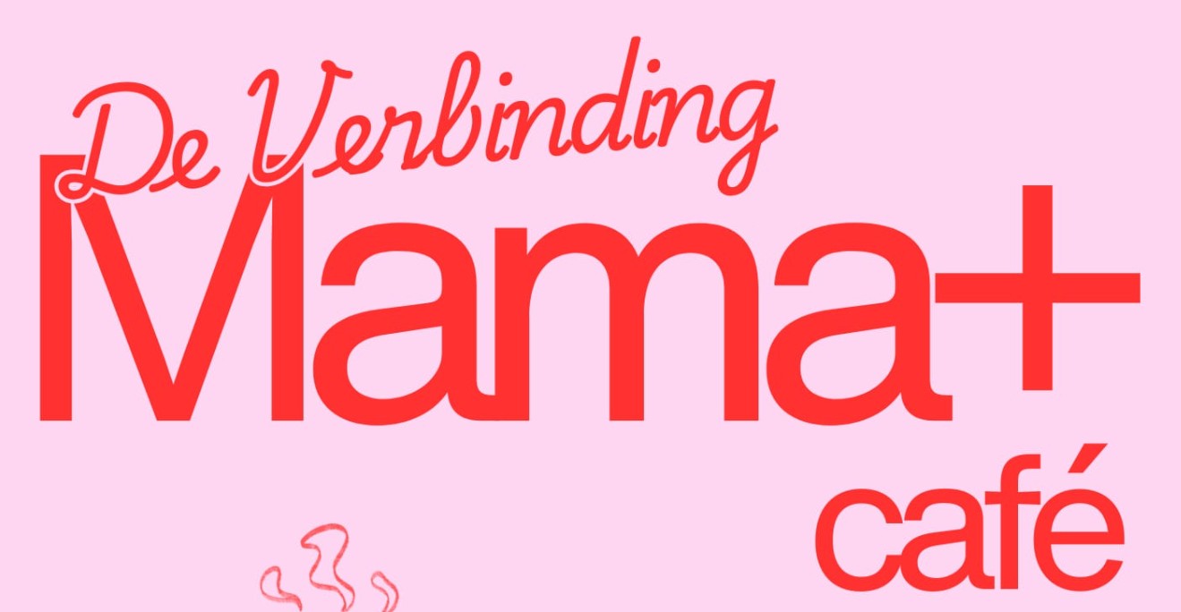 Moeders en kinderen ontmoeten elkaar tijdens het Mama+ Café in Hoorn met koffie en speelgoed.