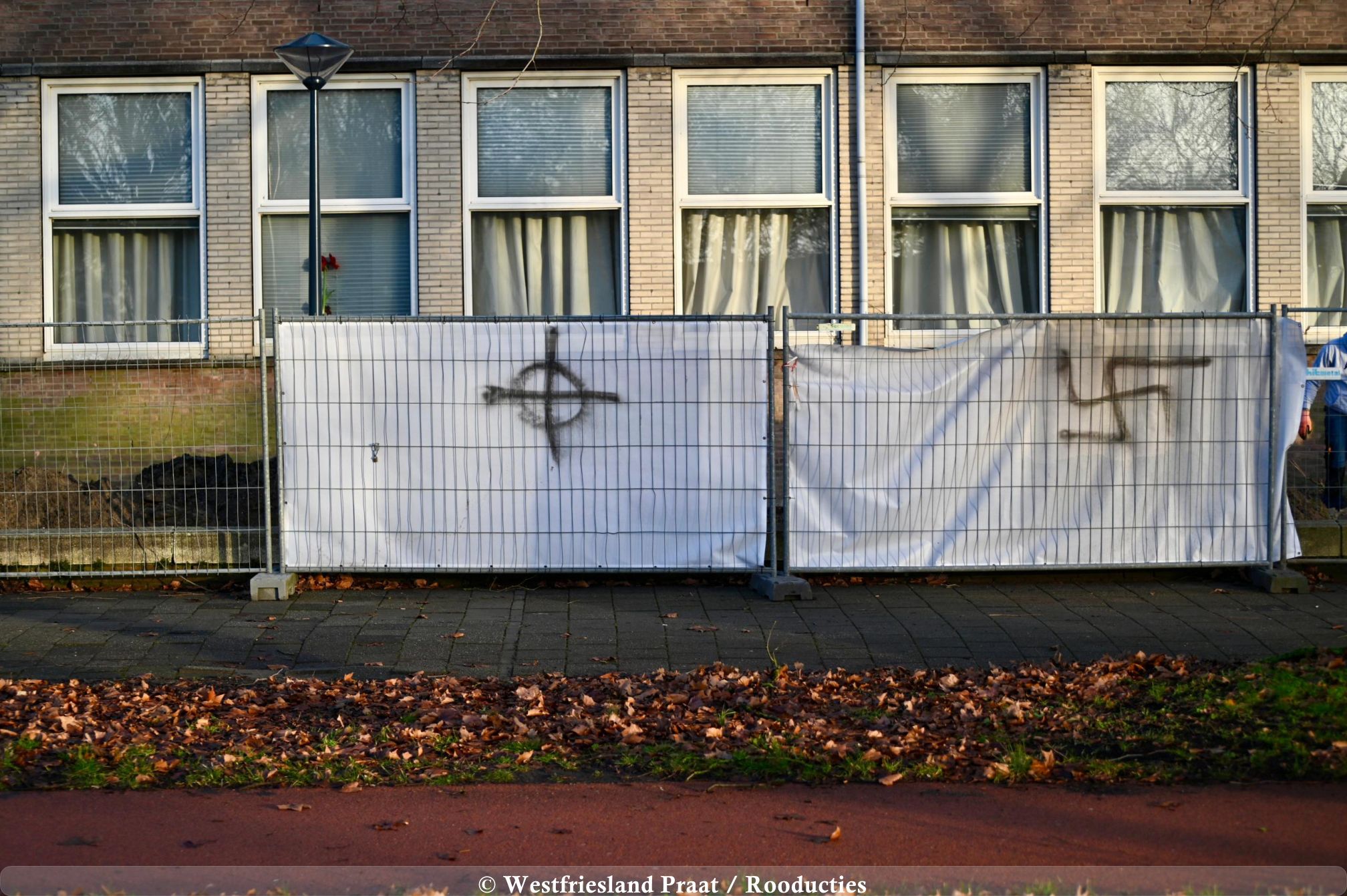 Gemeenteraad neemt afstand van hakenkruizen op ACZ