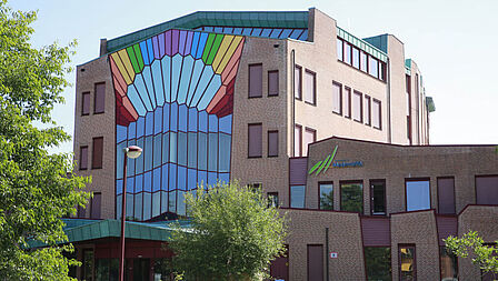 Het gemeentehuis van Medemblik, waar beleid rond digitale veiligheid en data-opslag wordt vastgesteld.