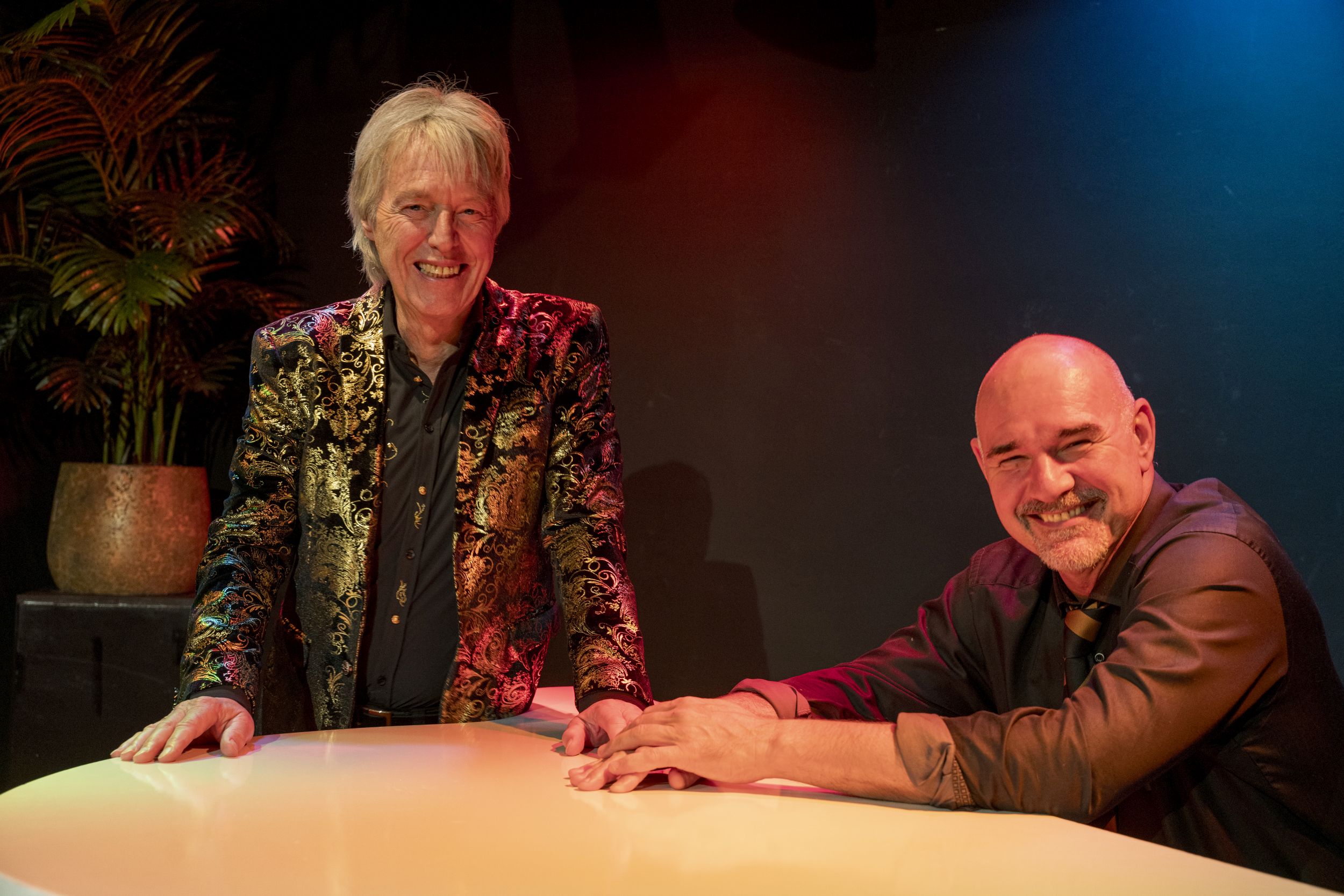 Bert Heerink en Alexander Broussard tijdens een intiem concert met zang en piano