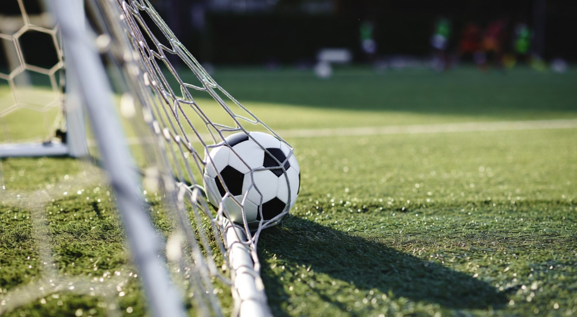 Zwaluwen’30 viert een doelpunt tegen FC Castricum in het duel dat eindigde in 5-0
