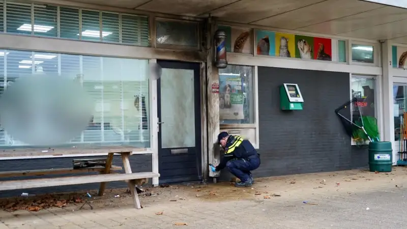 Afgezet pand aan het Boerhaaveplein in Bovenkarspel na bestuurlijke sluiting door de burgemeester.