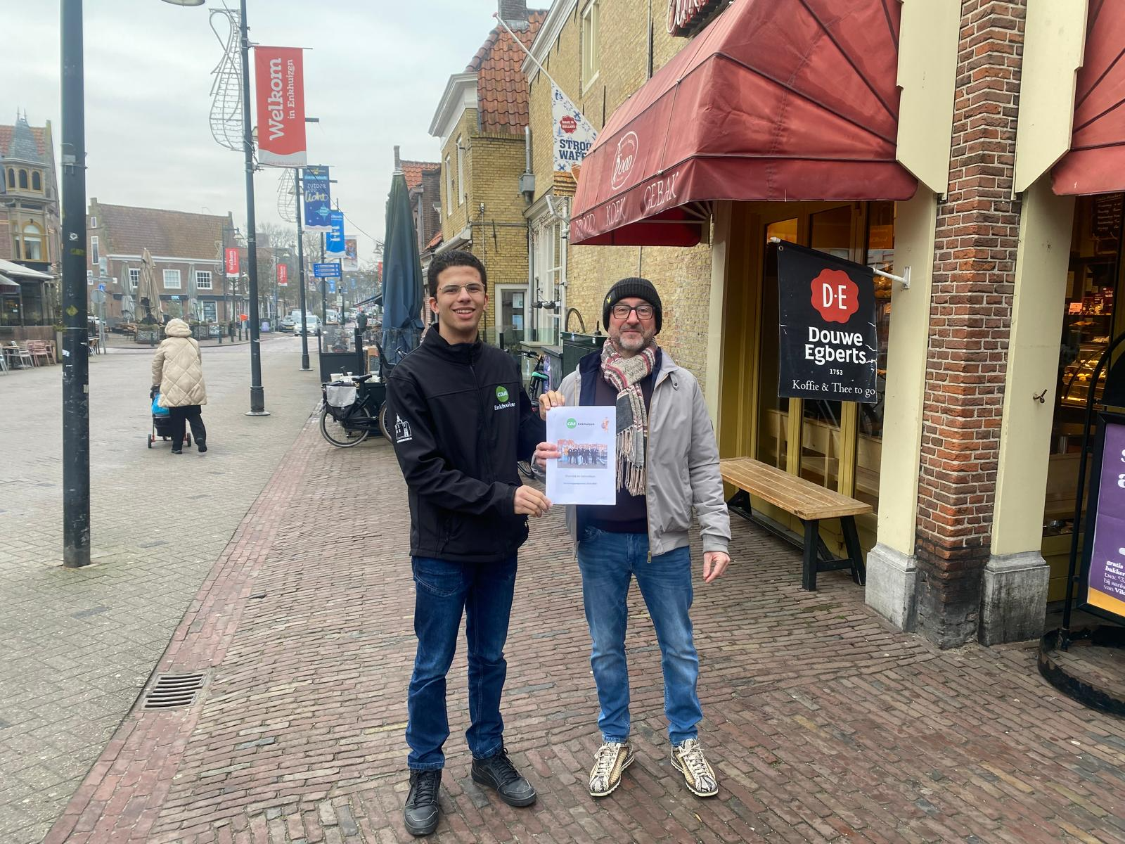 Overzicht van Enkhuizen met bedrijventerreinen Schepenwijk en Krabbersplaat