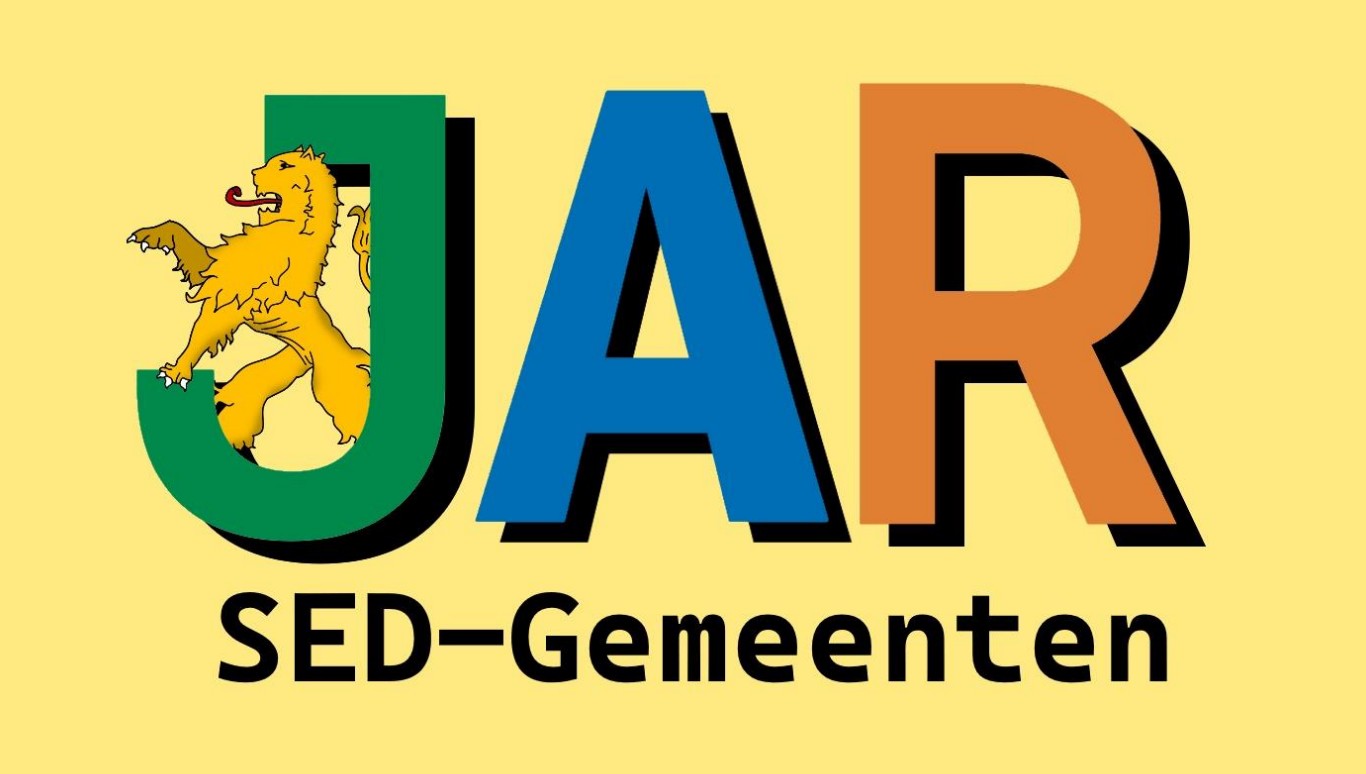 Jongeren in gesprek tijdens overleg over gemeentelijk beleid