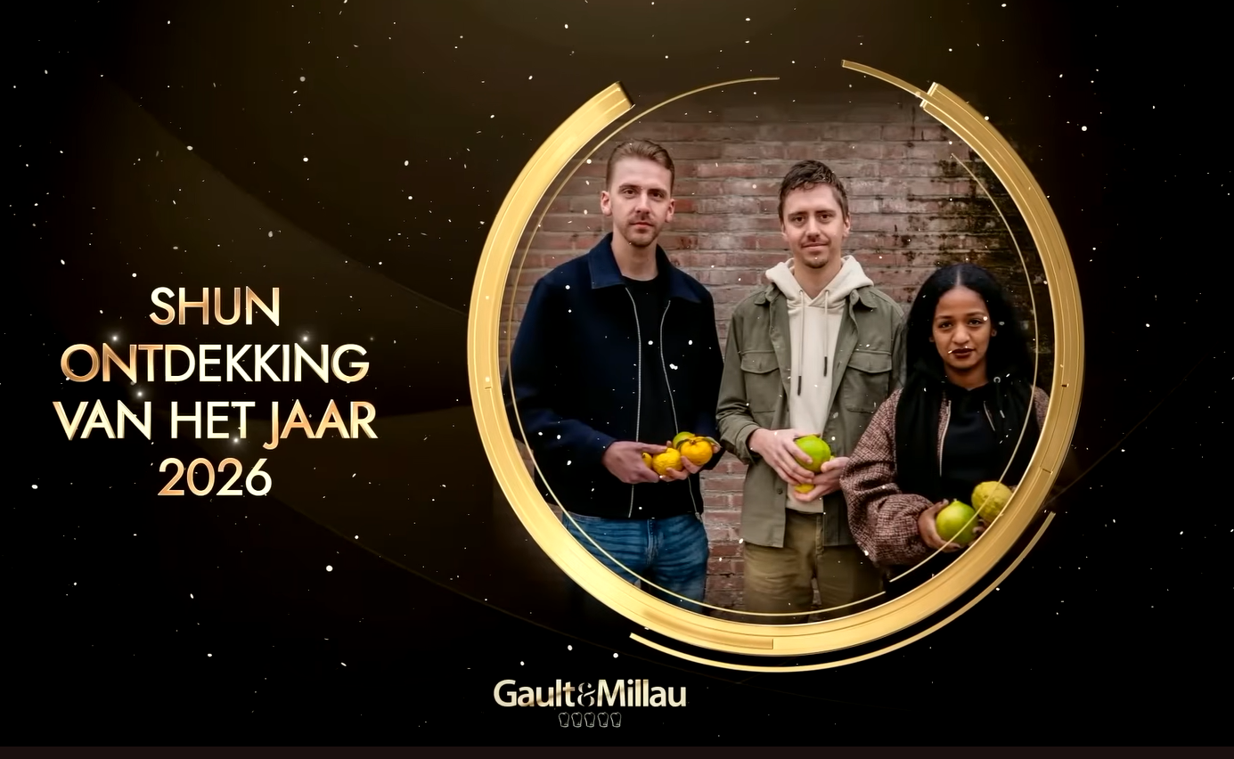 Chef Bas Varga van Restaurant Shun in Medemblik in de keuken van het restaurant