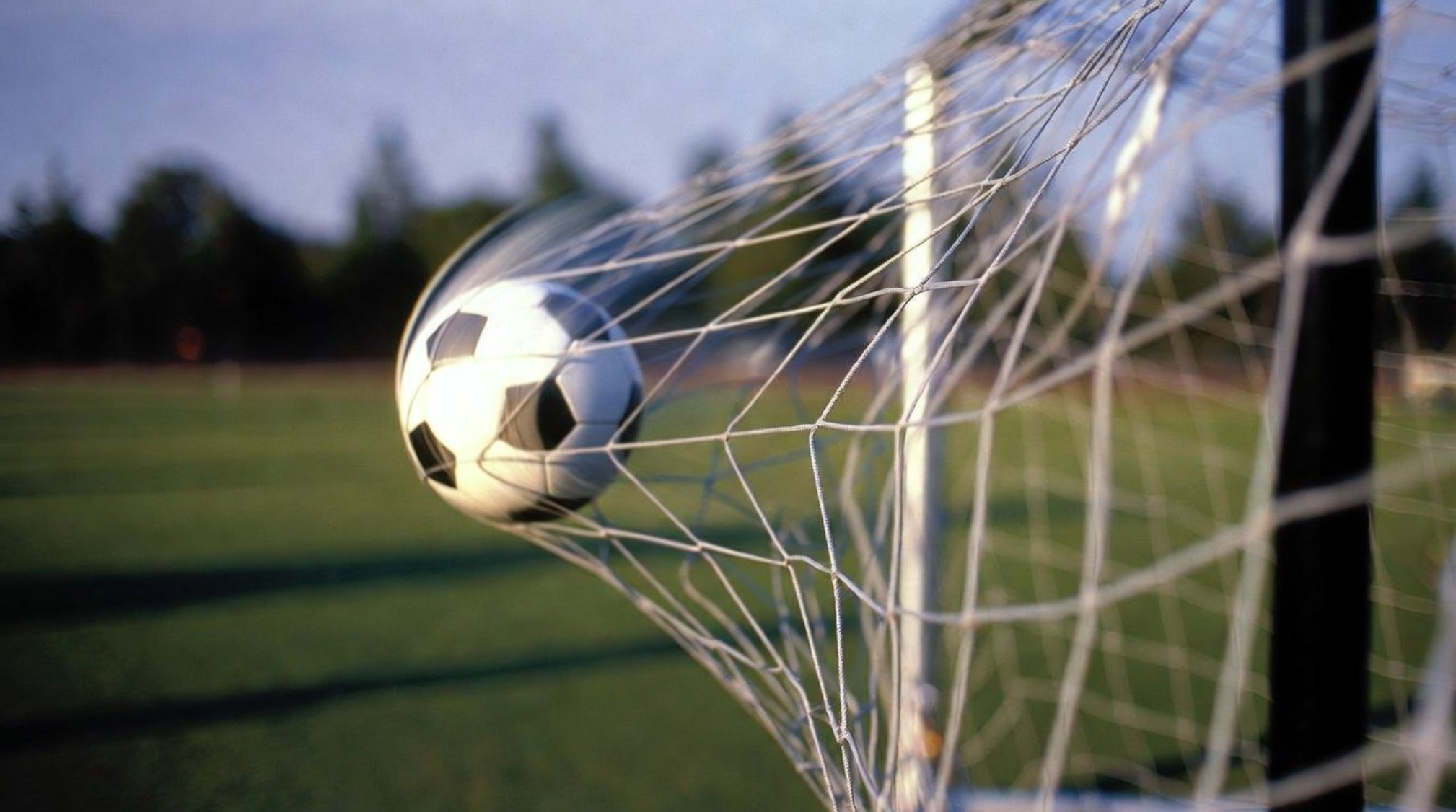 v.v. Opperdoes viert doelpunt tegen Sporting Krommenie