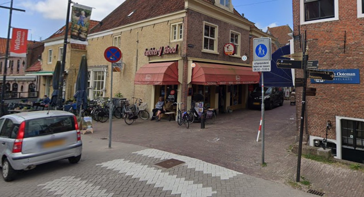 Verzinkbare paal in de Westerstraat in Enkhuizen die niet functioneert