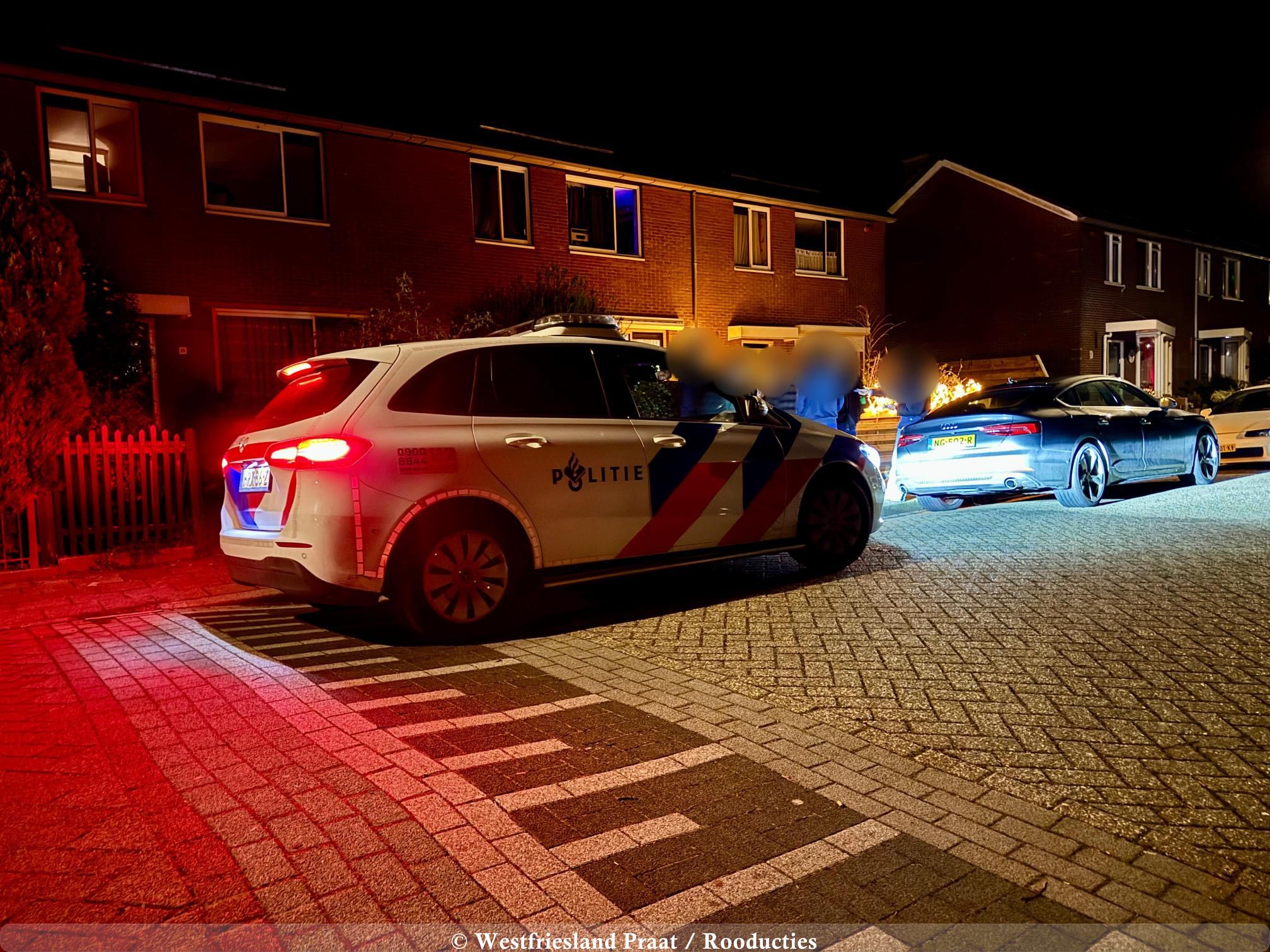 Politie doet onderzoek na een explosie bij een woning aan de Gerrenbraak in Medemblik