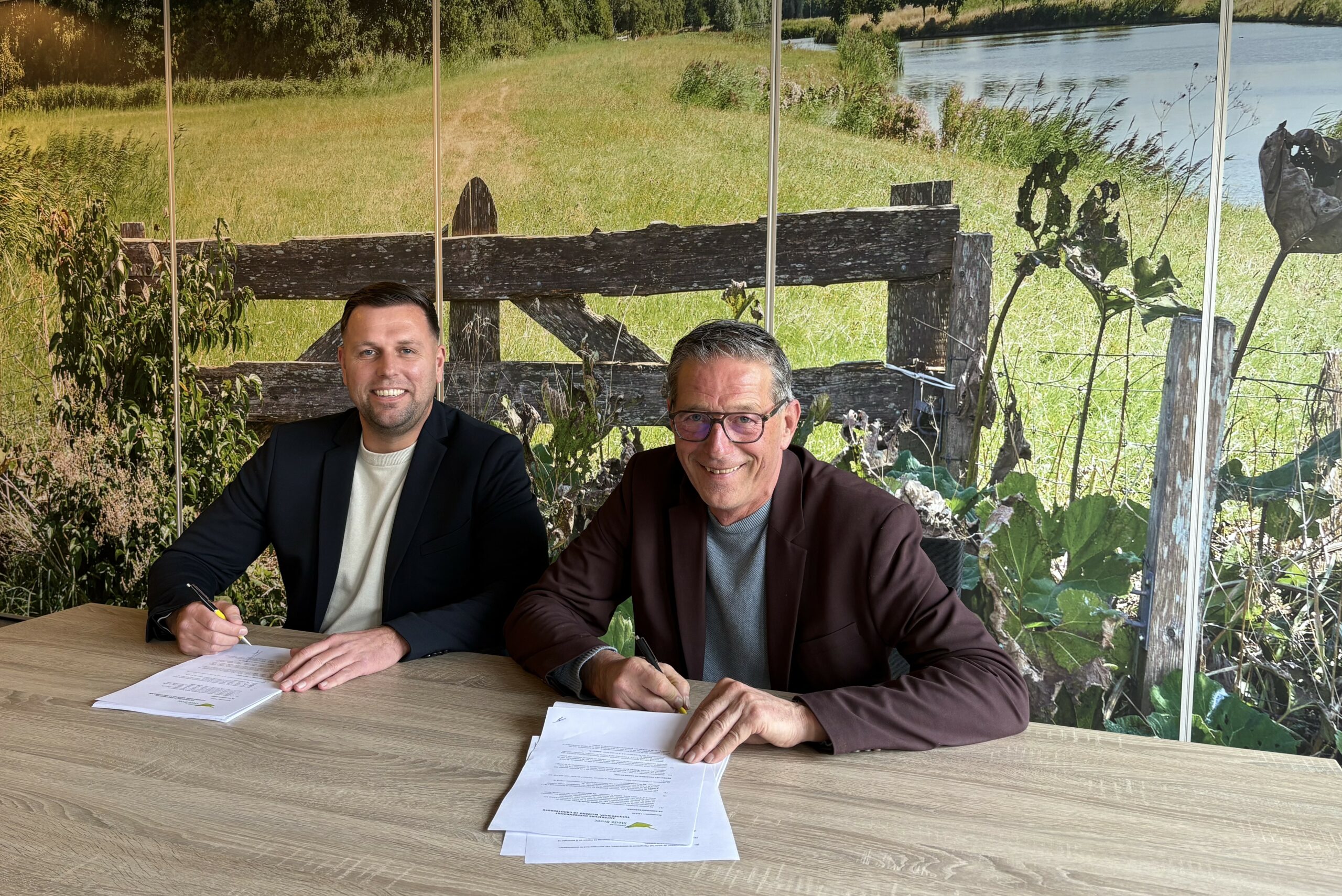 Ondertekening van de anterieure overeenkomst voor woonplan Tuindershof aan de Wijzend in Stede Broec