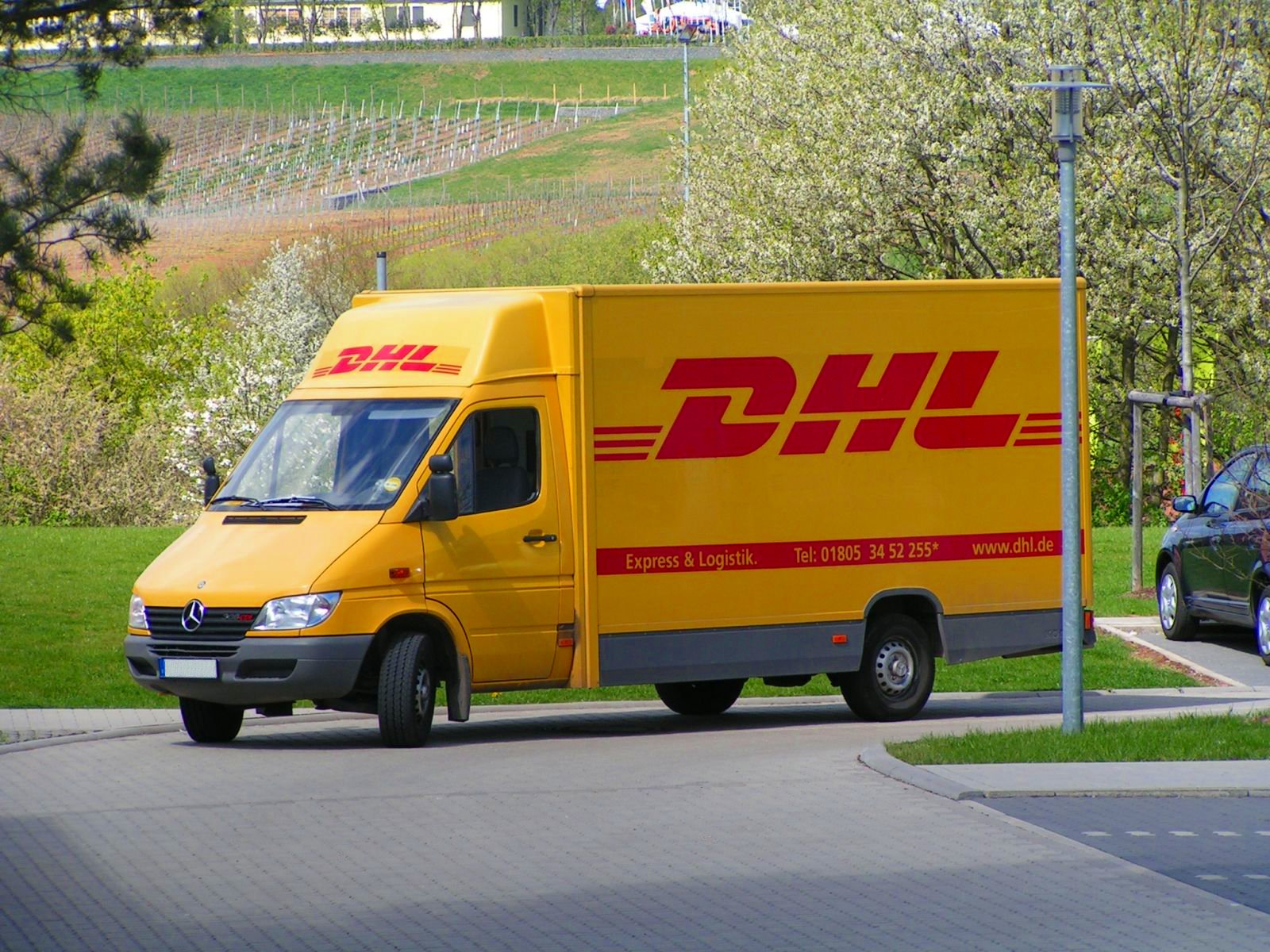 Staking DHL Express medewerkers bij distributiecentrum wegens cao-conflict.